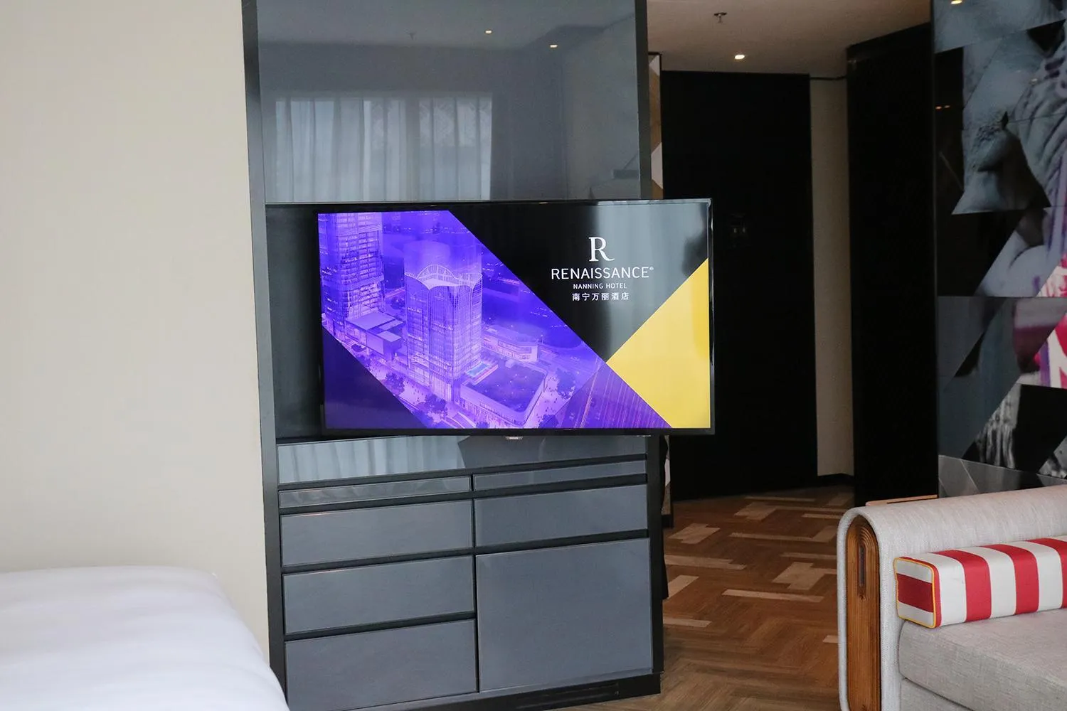TV and multimedia, Bed in Renaissance Nanning Hotel