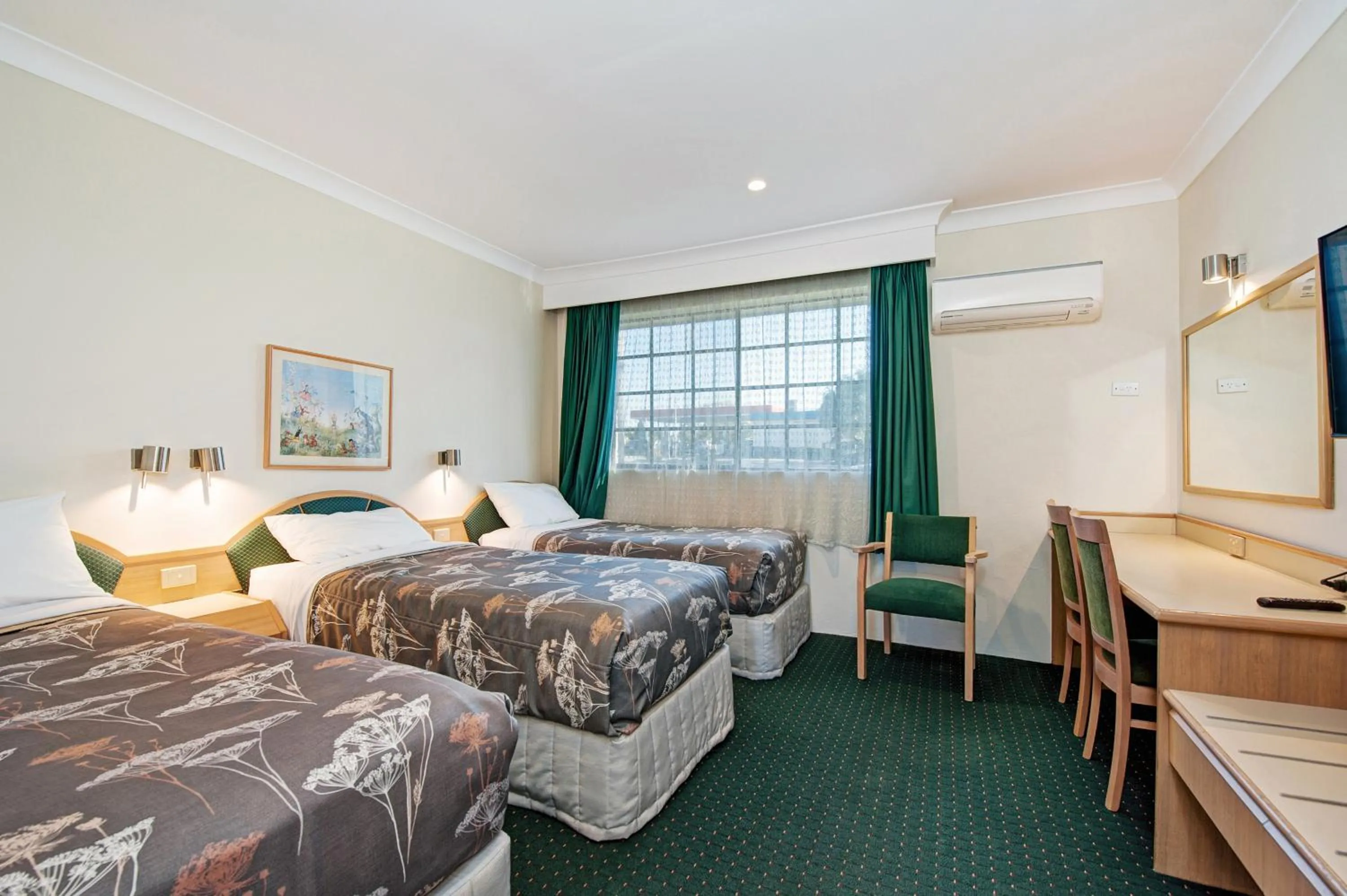 Photo of the whole room, Bed in Colonial Terrace Motor Inn