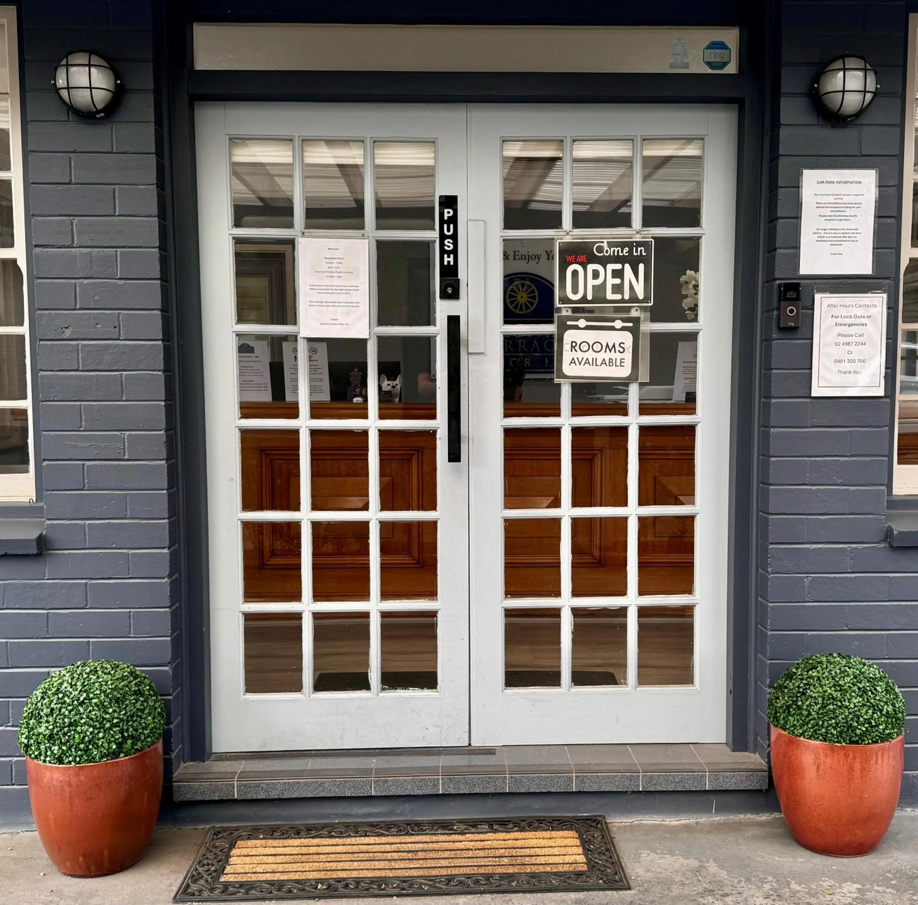 Facade/entrance in Colonial Terrace Motor Inn