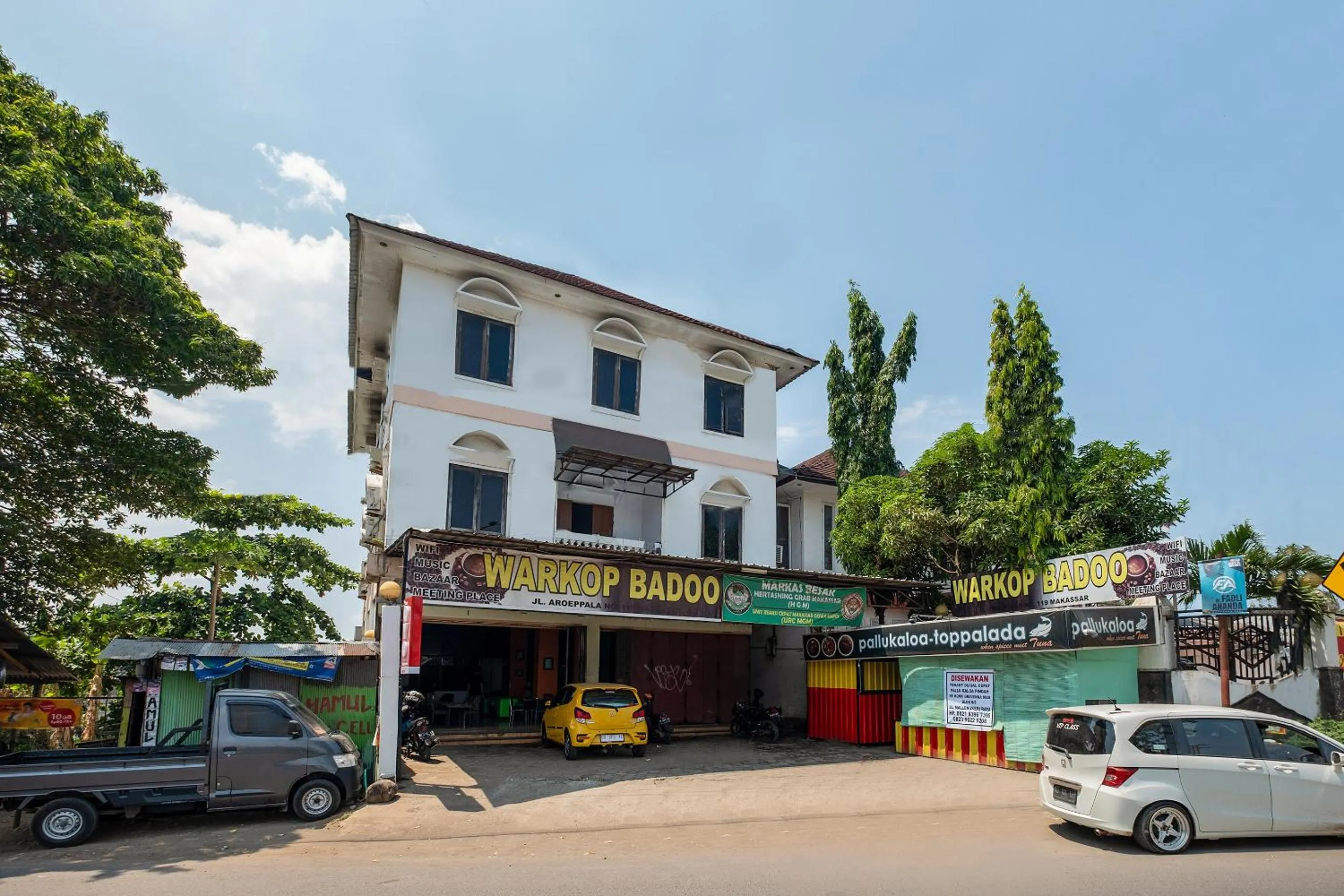 Facade/entrance in OYO 1906 Zhafira Guest House Syariah