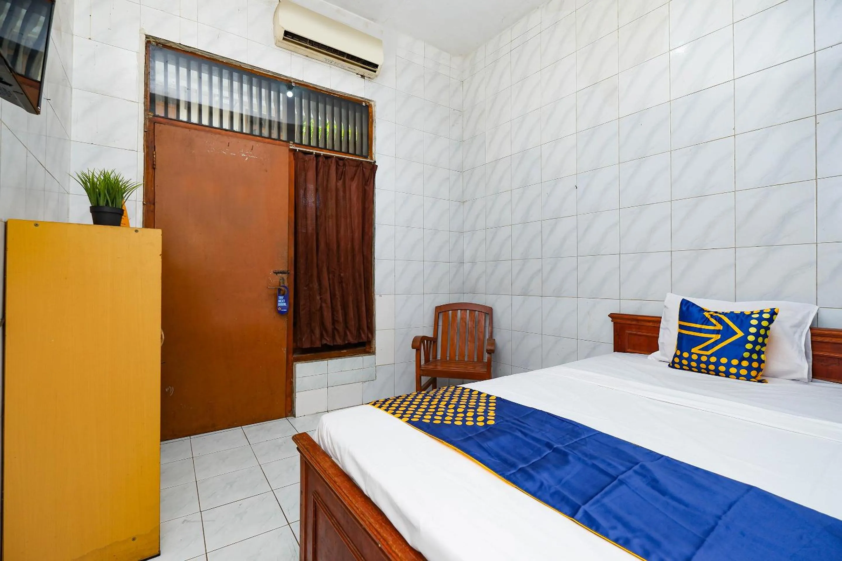 Bedroom in SPOT ON 2011 Hotel Mekar Sari