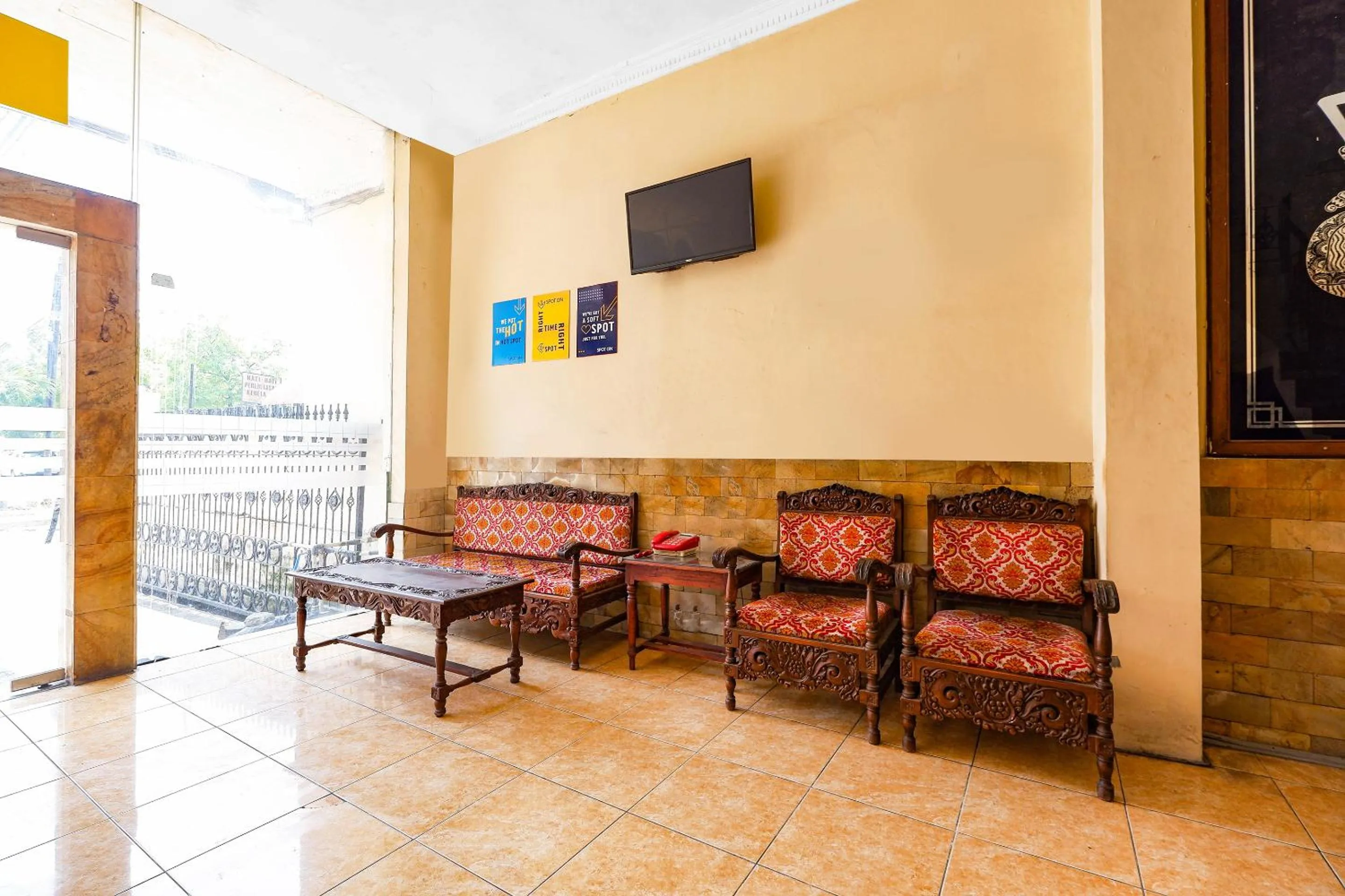 Seating Area in SPOT ON 2011 Hotel Mekar Sari