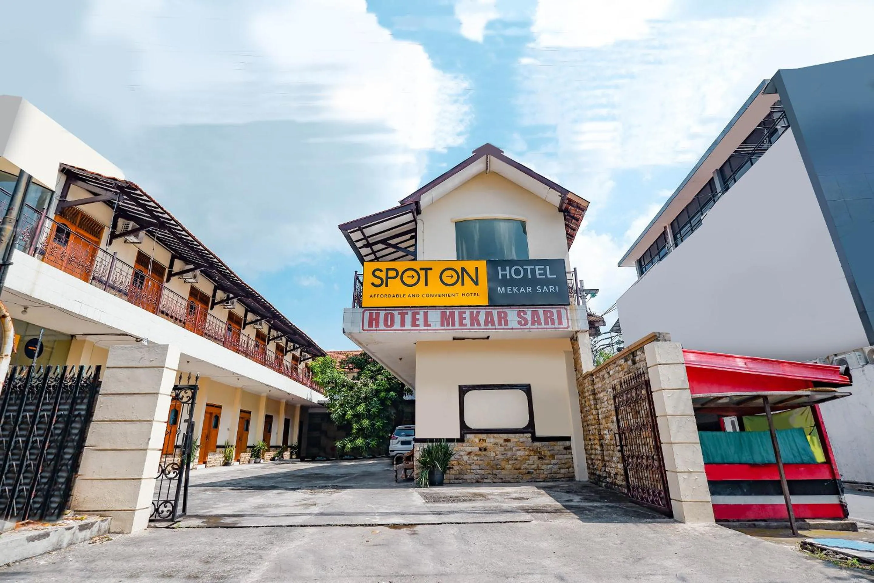 Facade/entrance, Property Building in SPOT ON 2011 Hotel Mekar Sari