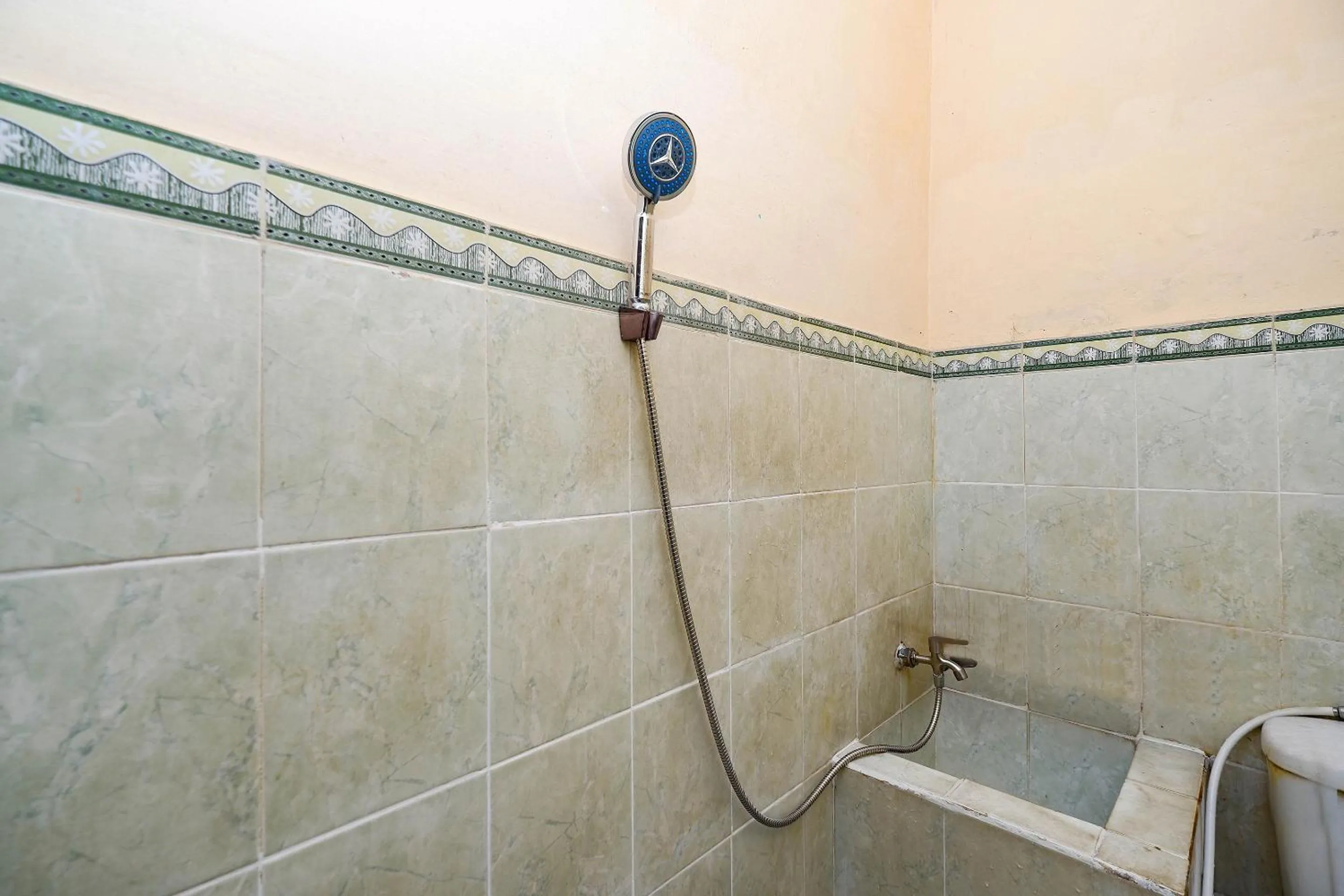 Bathroom in SPOT ON 2011 Hotel Mekar Sari