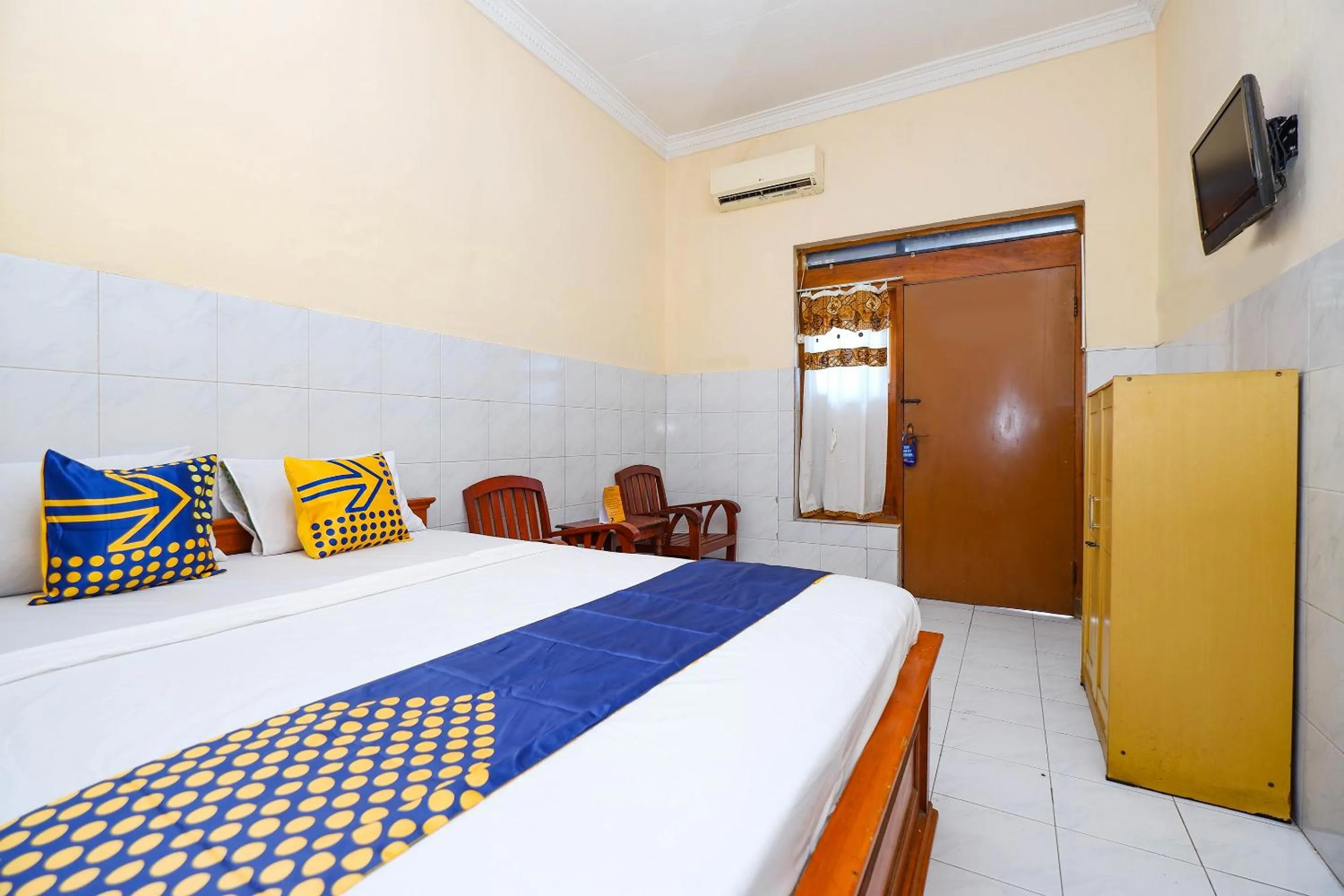 Bedroom in SPOT ON 2011 Hotel Mekar Sari