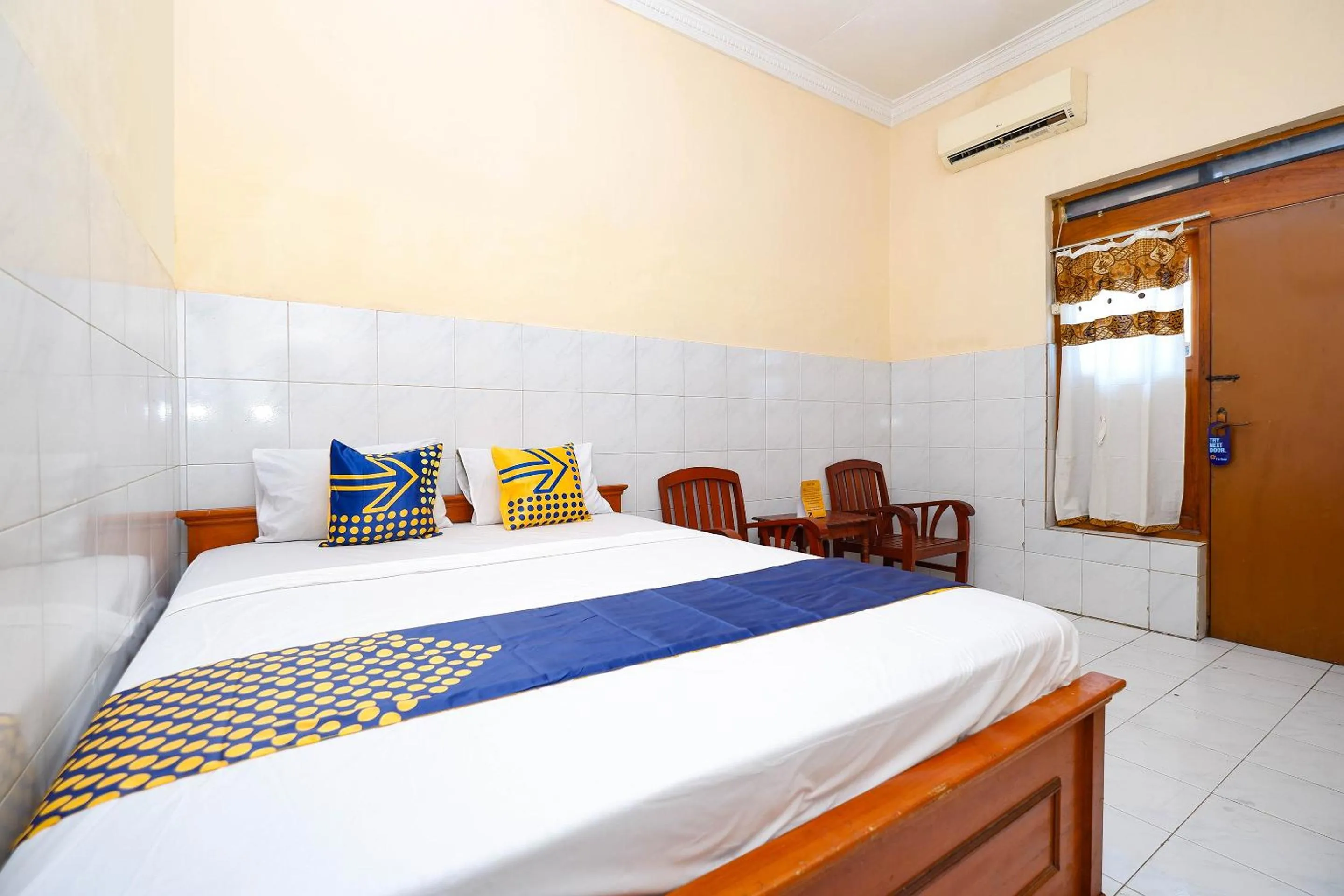 Bedroom in SPOT ON 2011 Hotel Mekar Sari