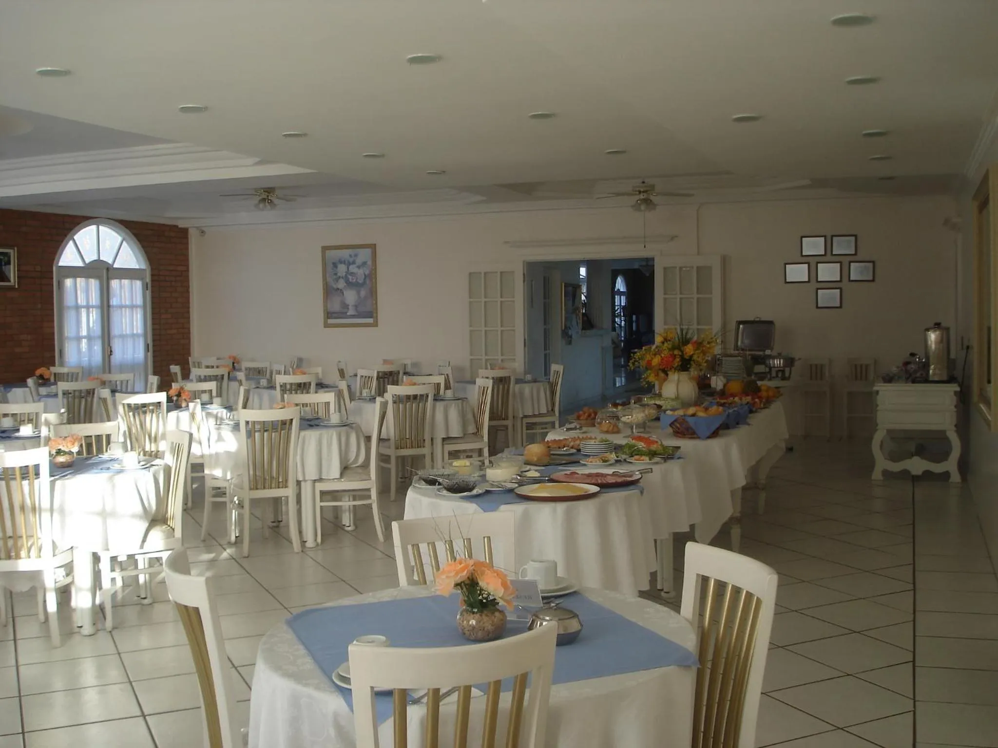 Restaurant/places to eat in Grand Ville Hotel
