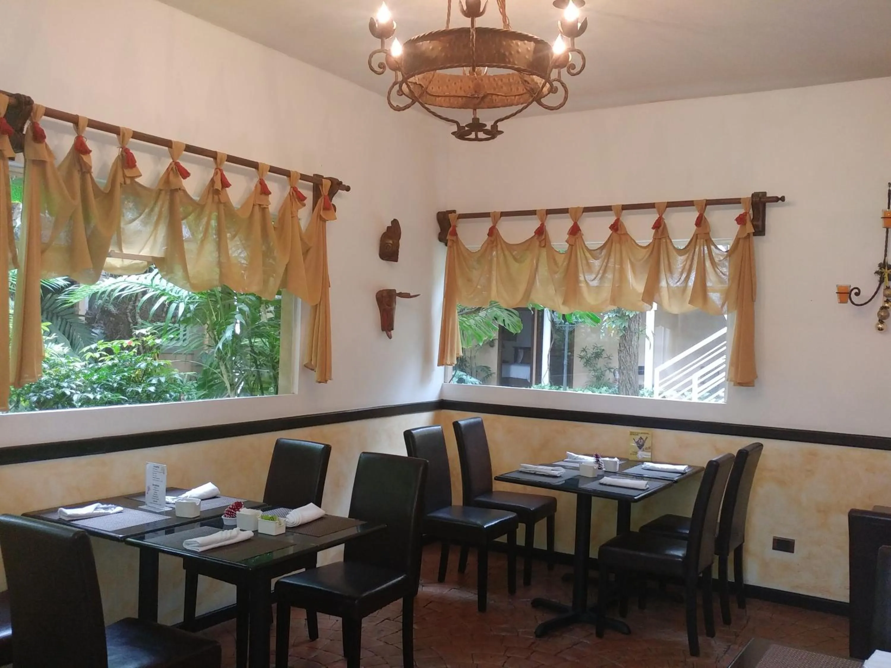 Restaurant/places to eat in Hotel Ciudad Vieja