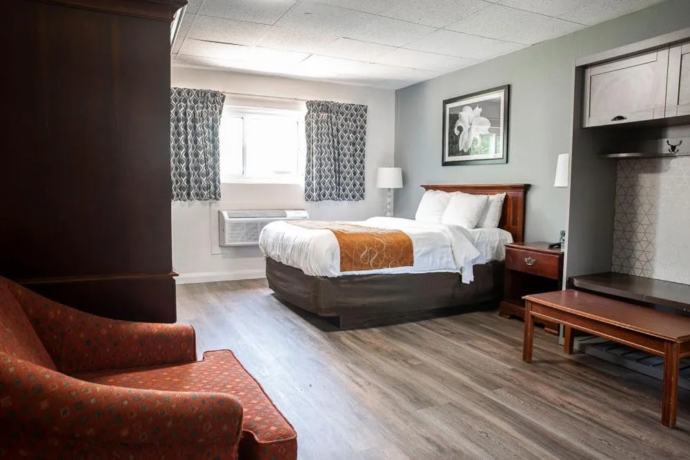 Bed in Bedford Motel