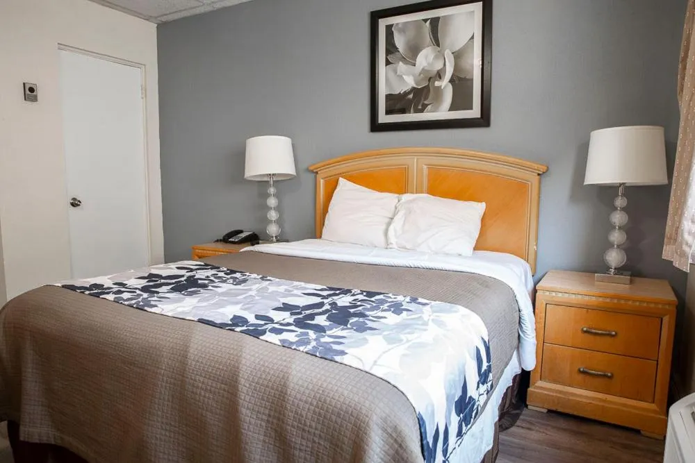 Bed in Bedford Motel