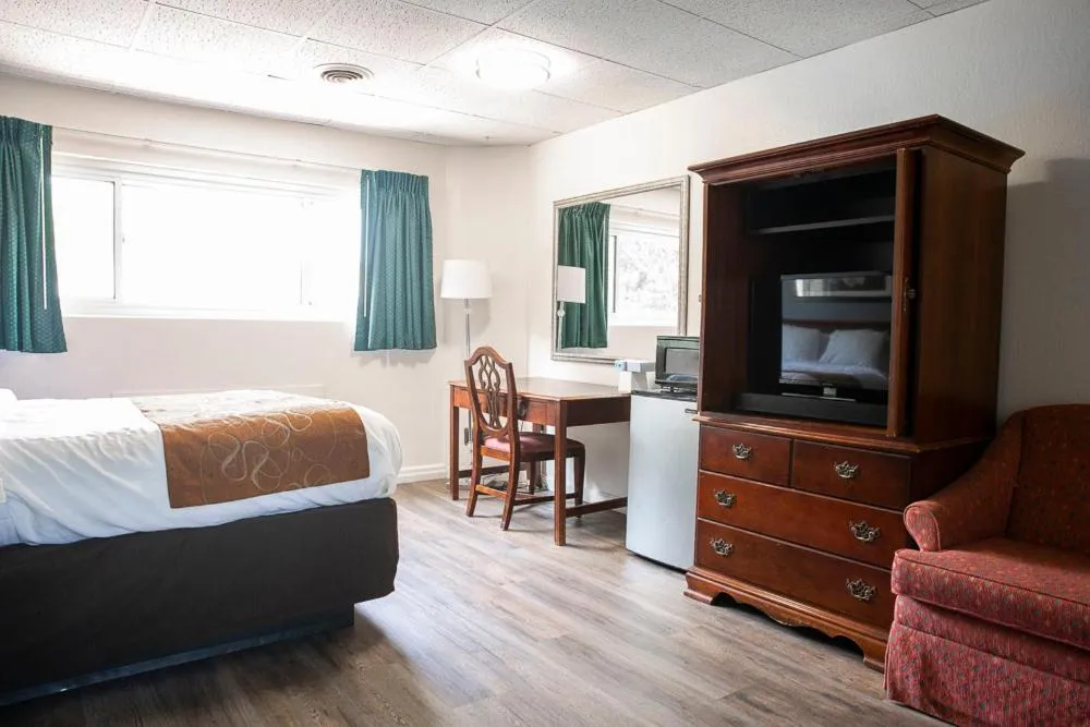 Bed in Bedford Motel