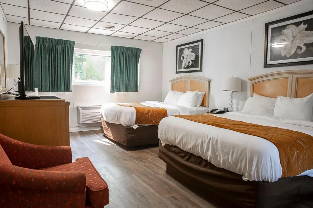 Bed in Bedford Motel