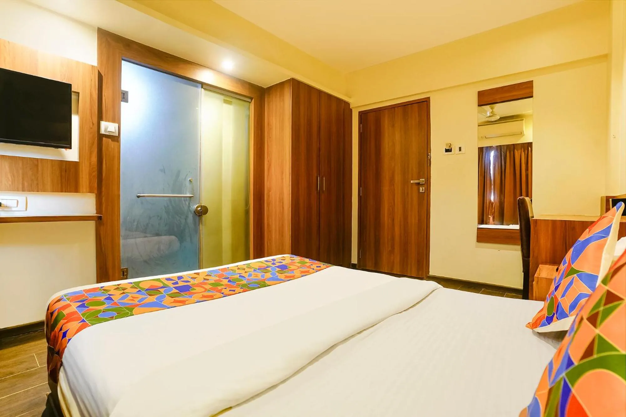 Bed in FabHotel Ratna Mahal