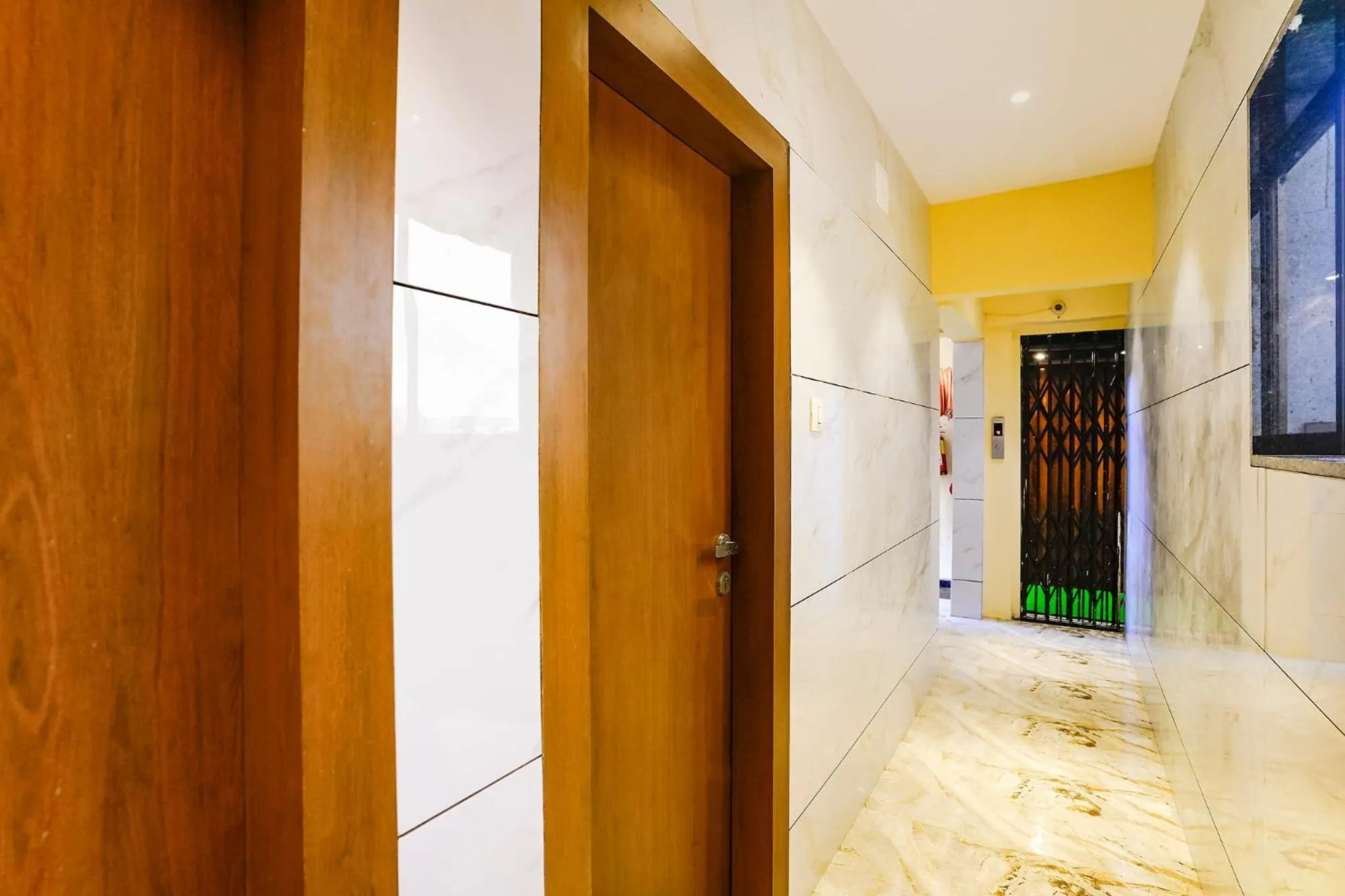 Lobby or reception in FabHotel Ratna Mahal