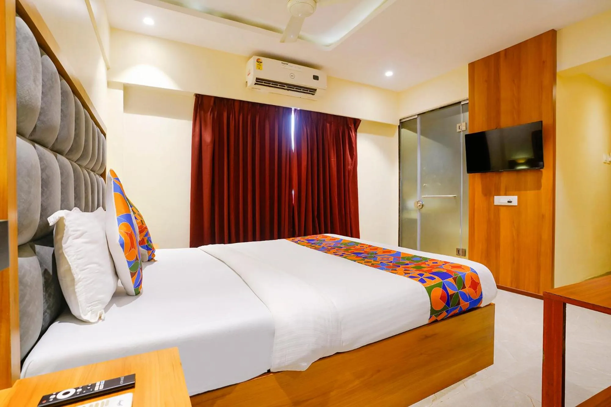 Bed in FabHotel Ratna Mahal