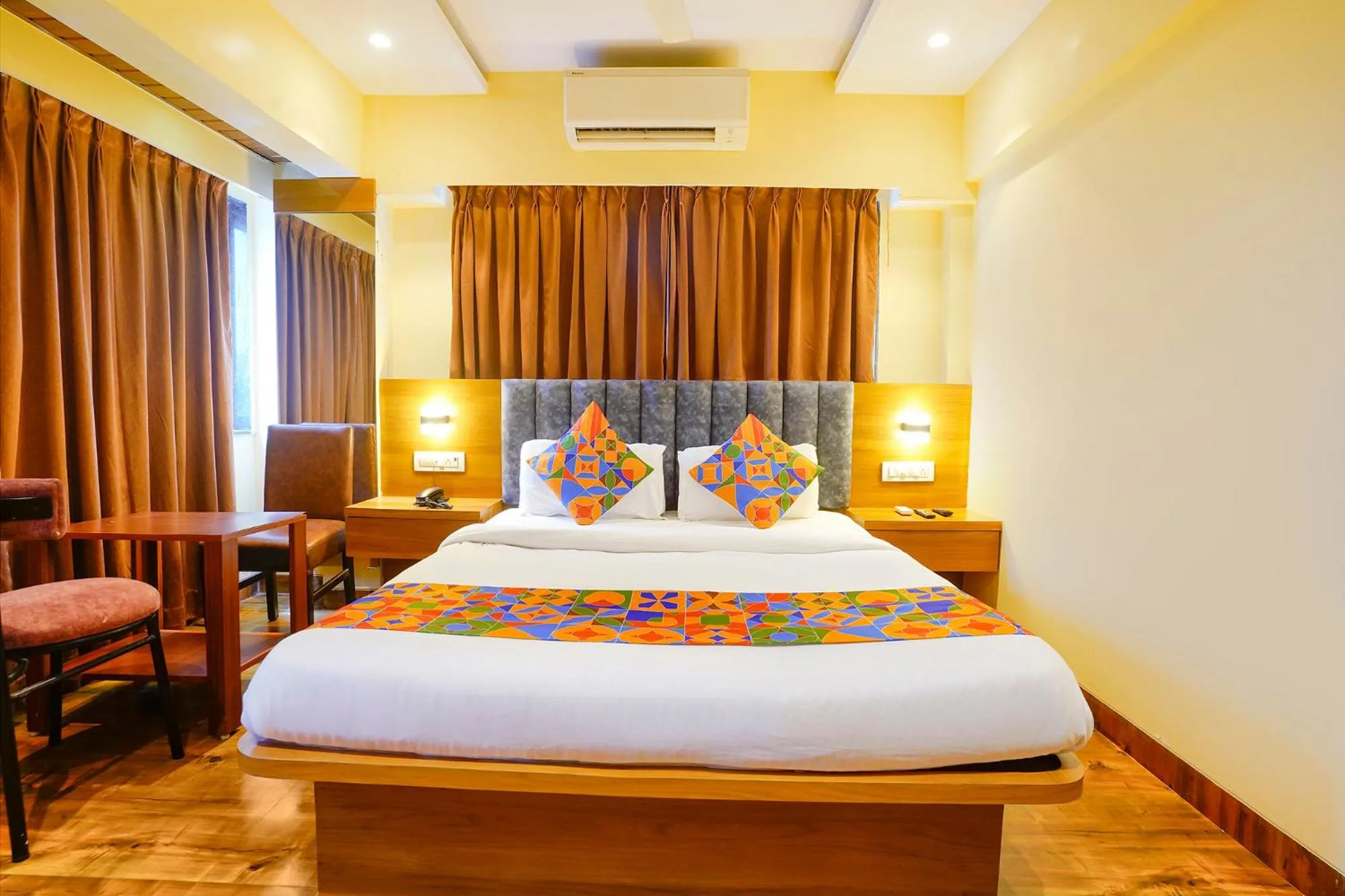 Bed in FabHotel Ratna Mahal