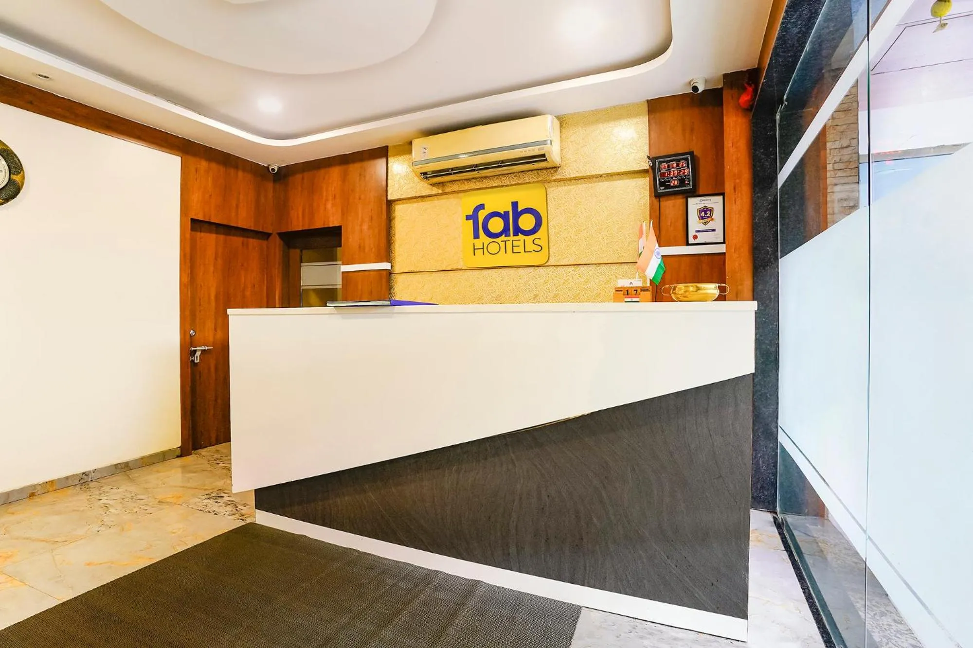 Lobby or reception in FabHotel Ratna Mahal