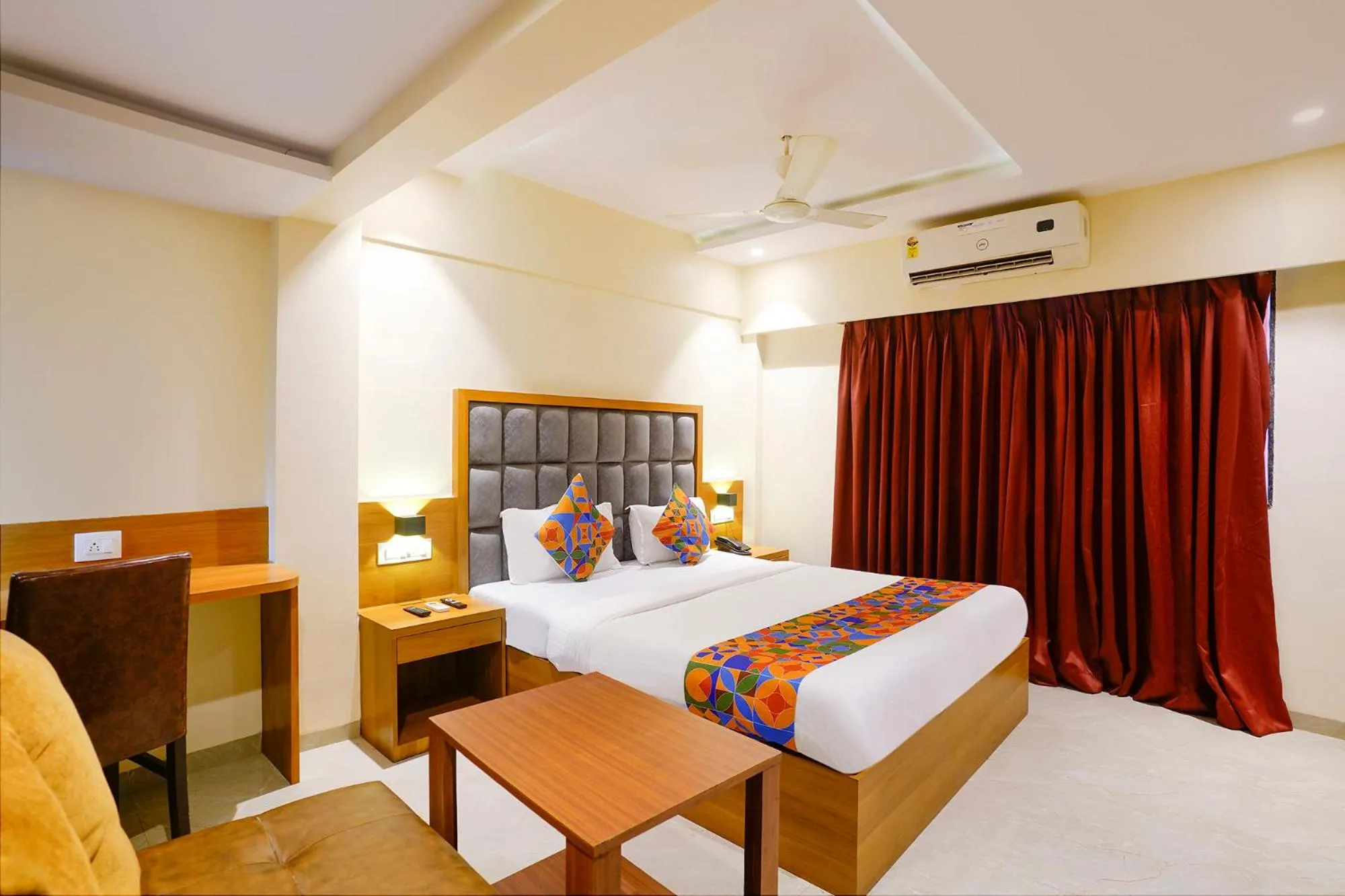 Bed in FabHotel Ratna Mahal