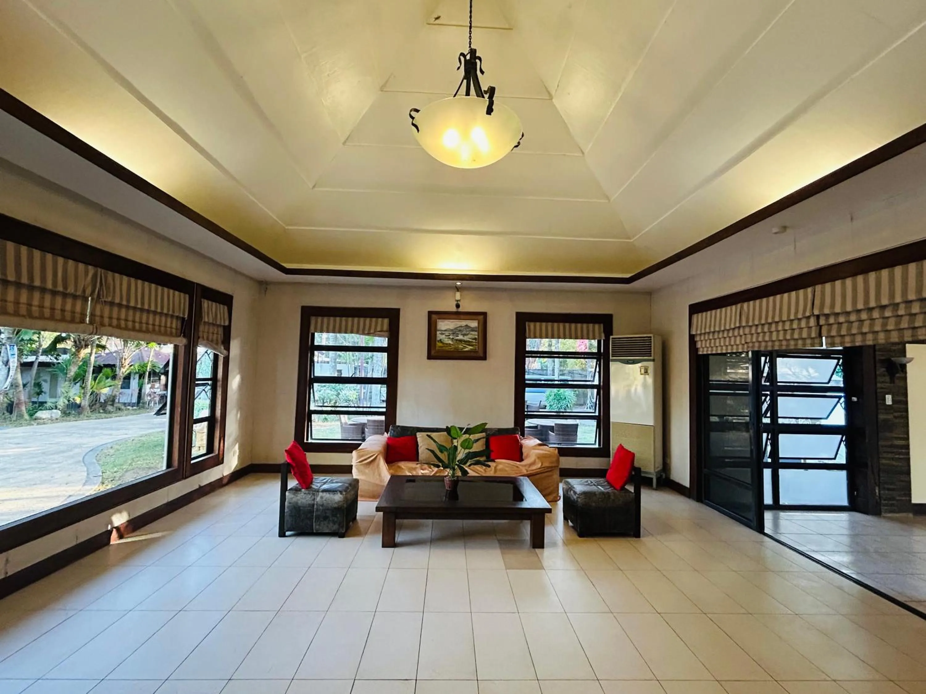 Lobby or reception in Sheridan Boutique Resort Iloilo