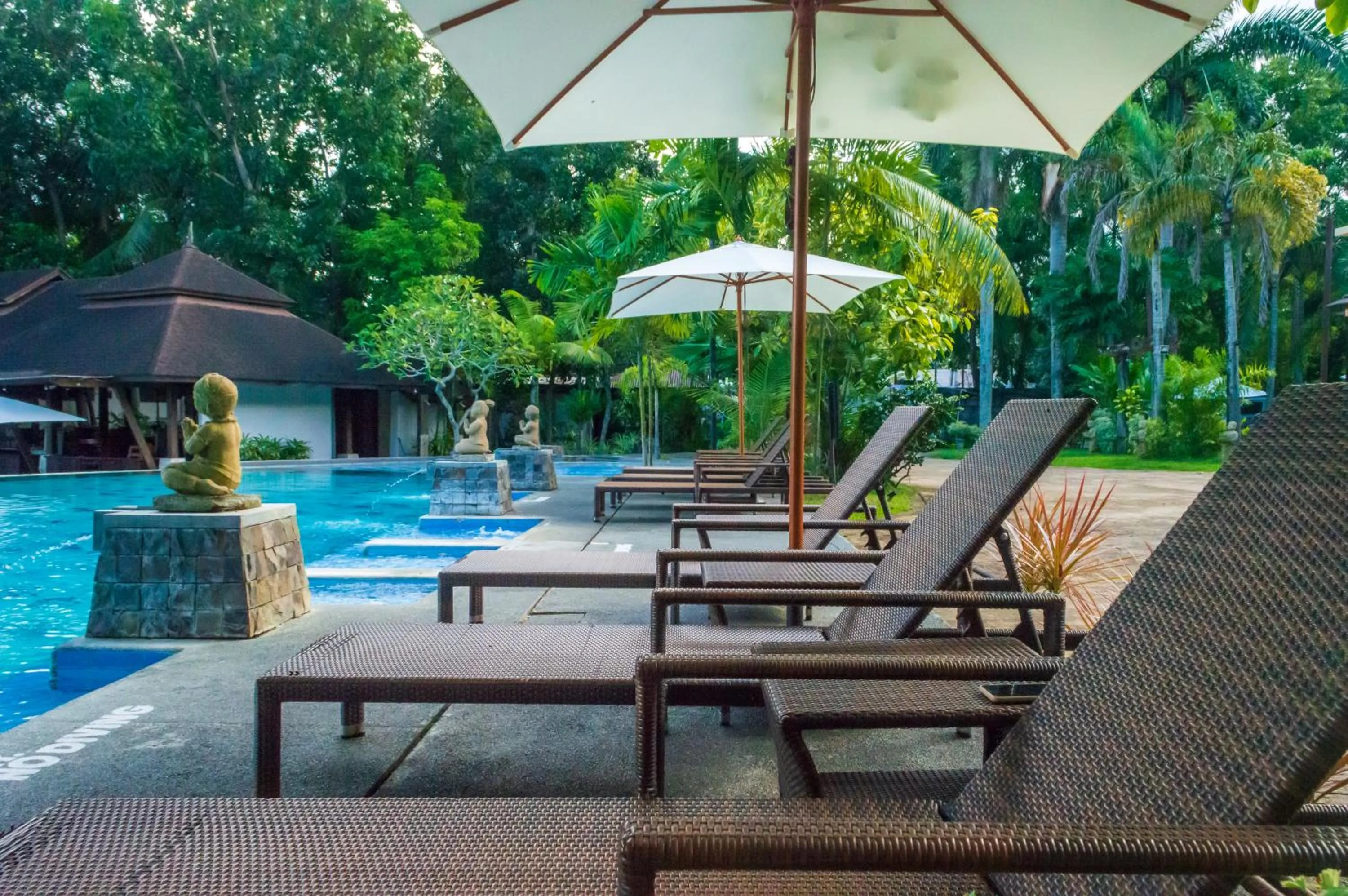 Swimming pool in Sheridan Boutique Resort Iloilo