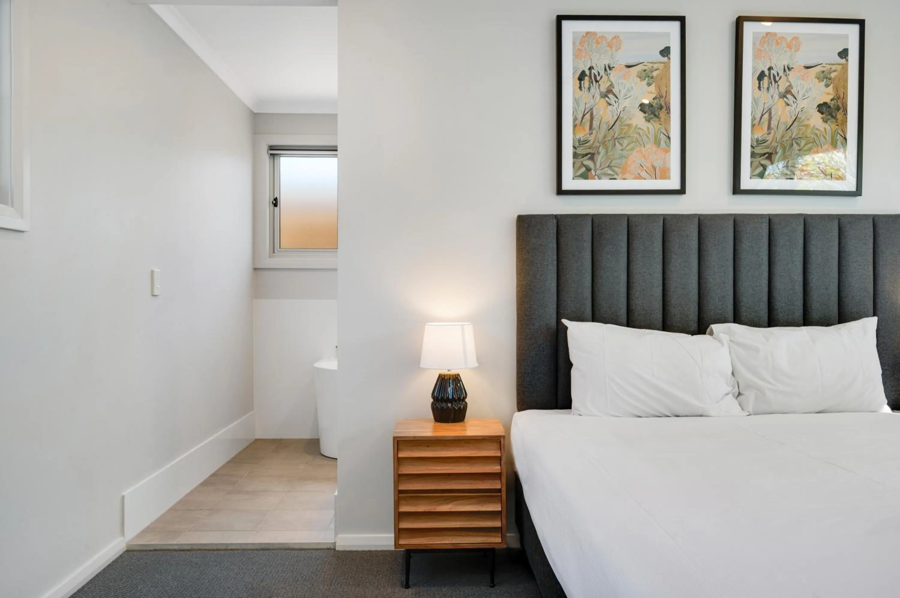 Bed in Thunderbird Motel Yass