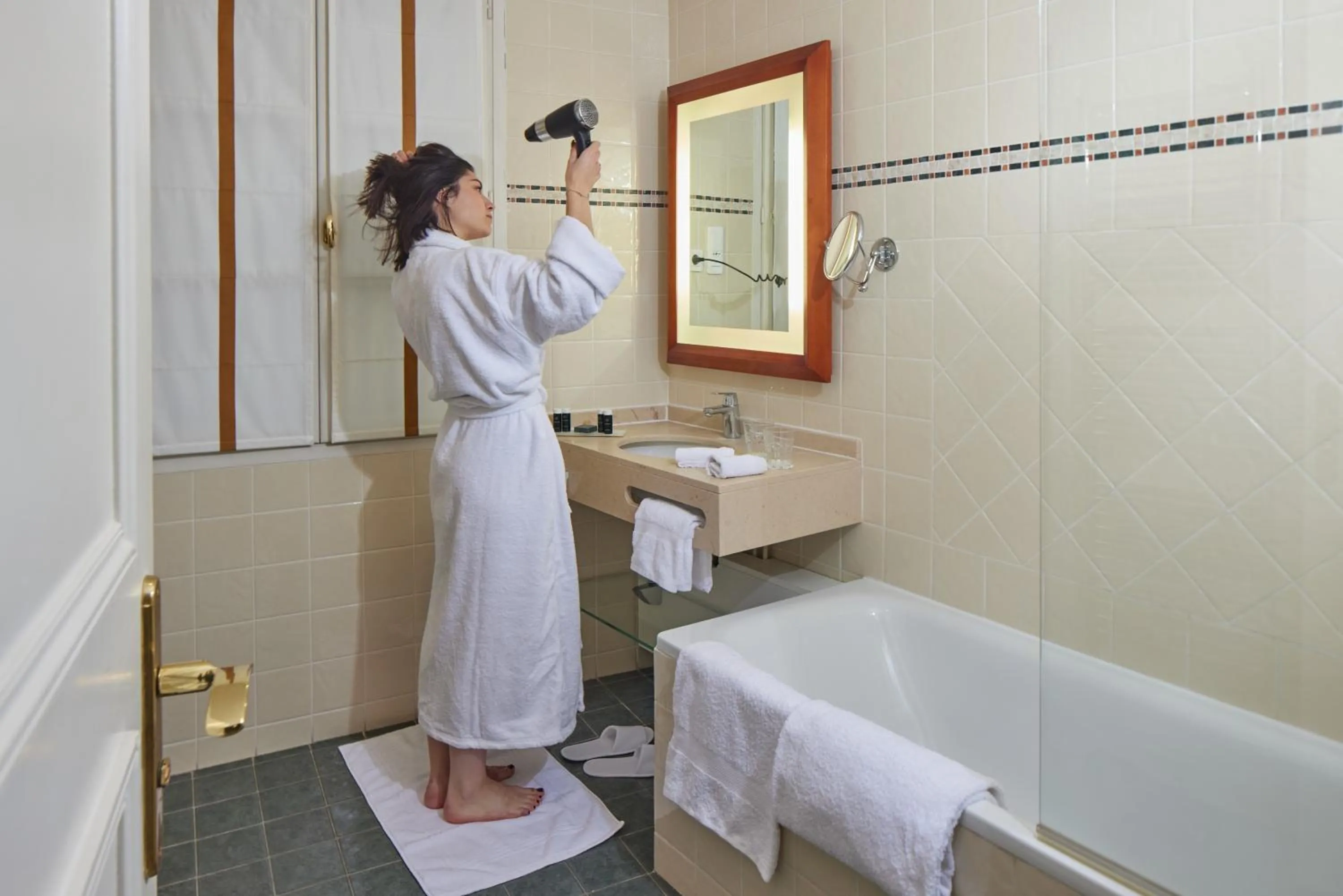 Bathroom in Le Relais Montmartre