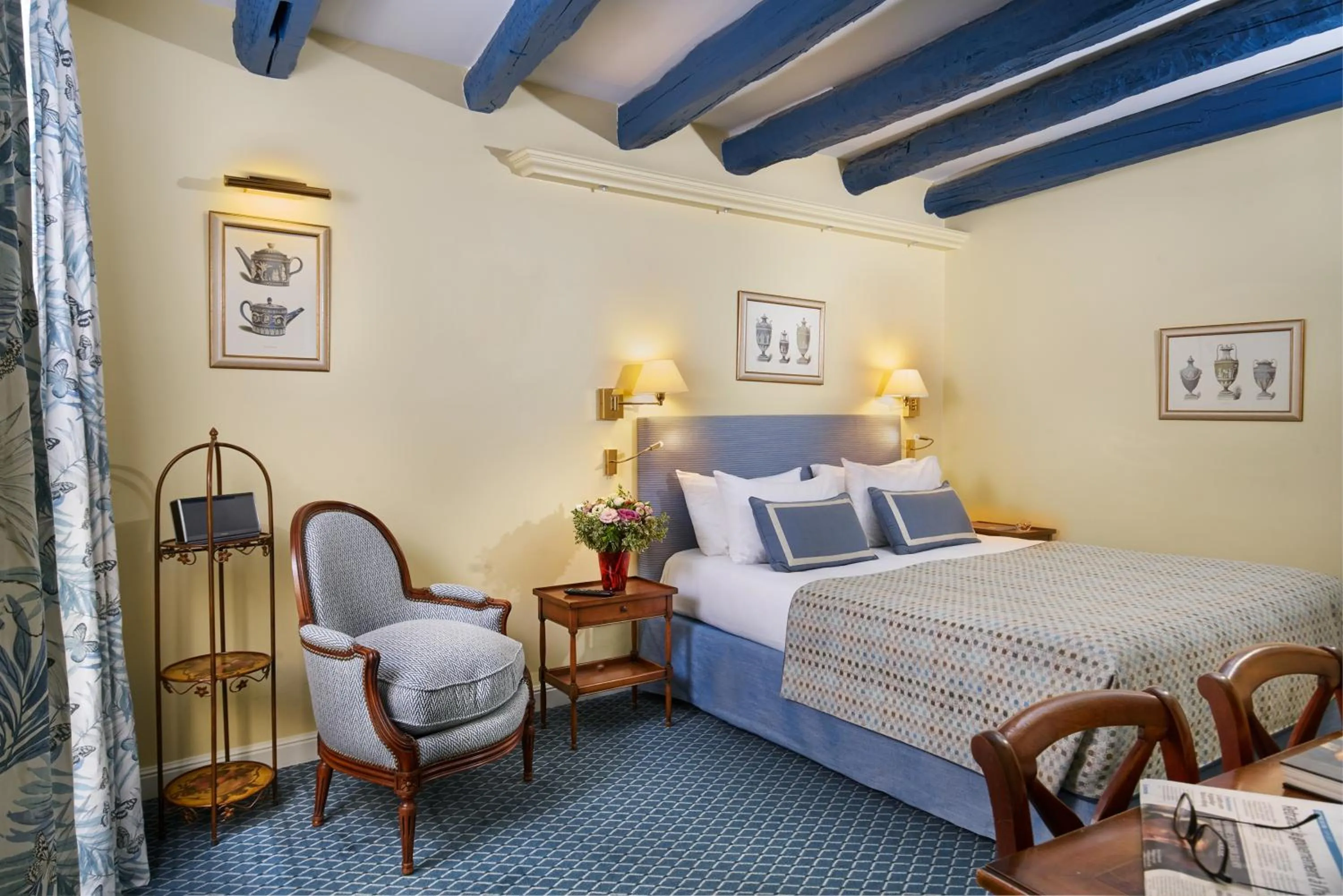 Bedroom, Bed in Le Relais Montmartre