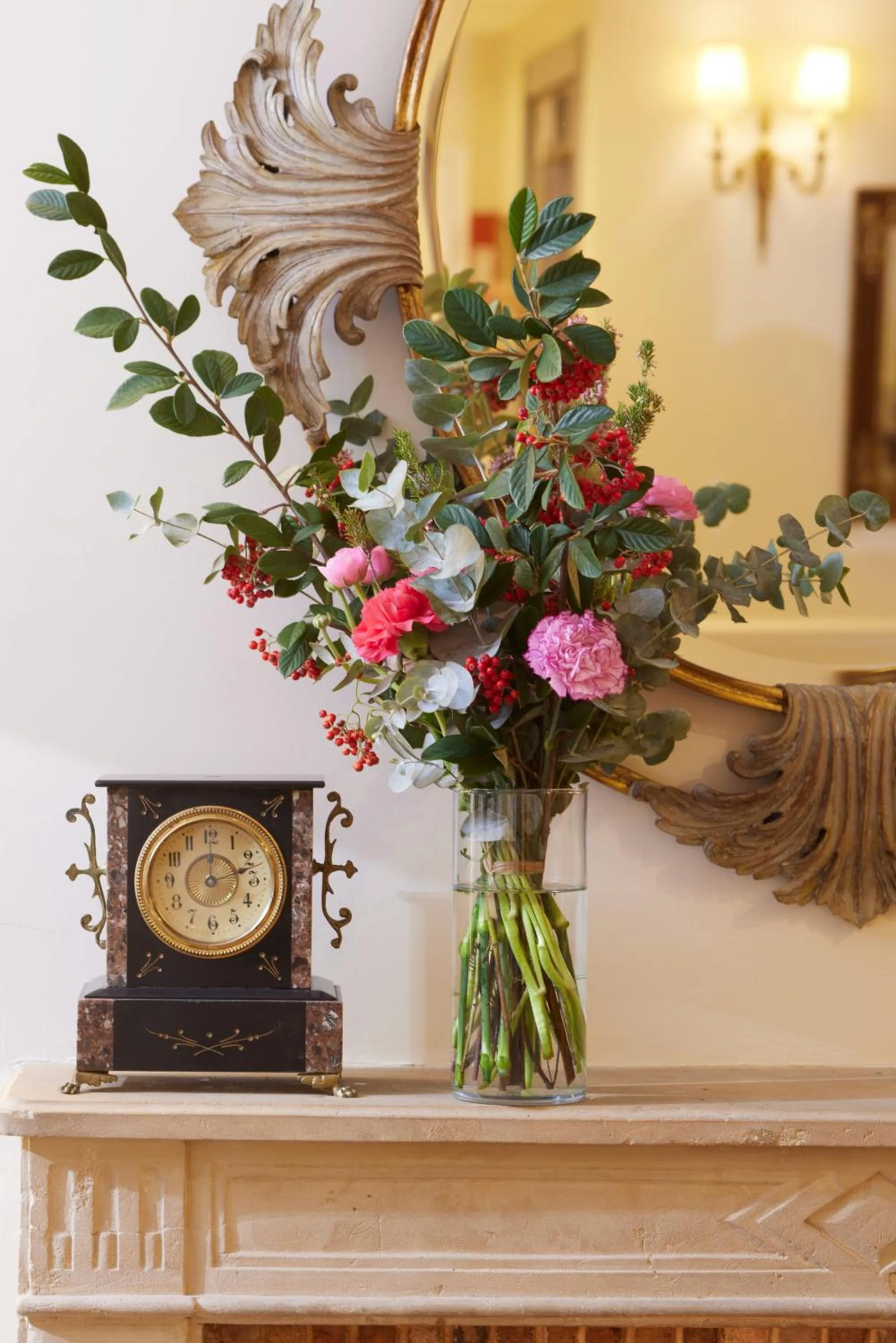 Decorative detail in Le Relais Montmartre