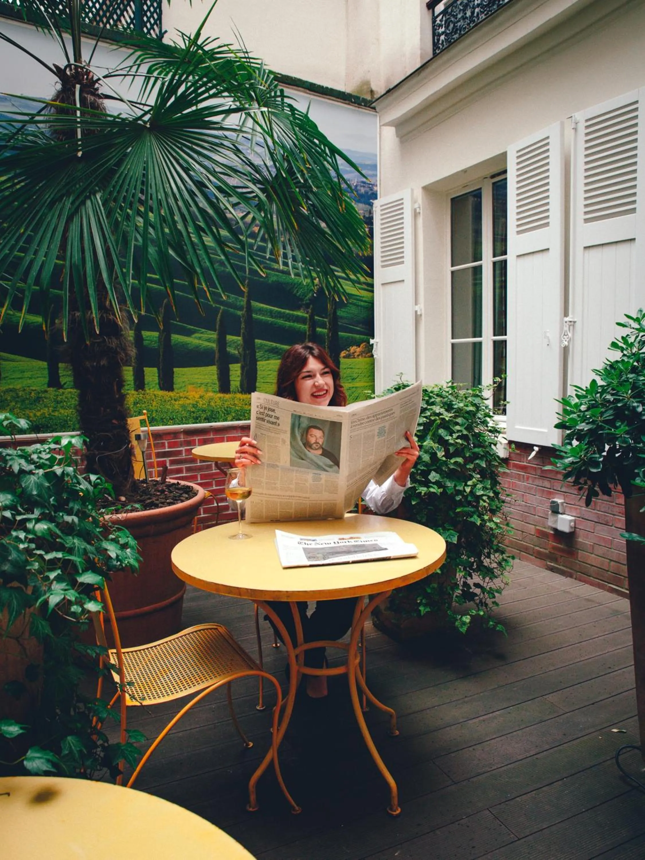 Patio in Le Relais Montmartre