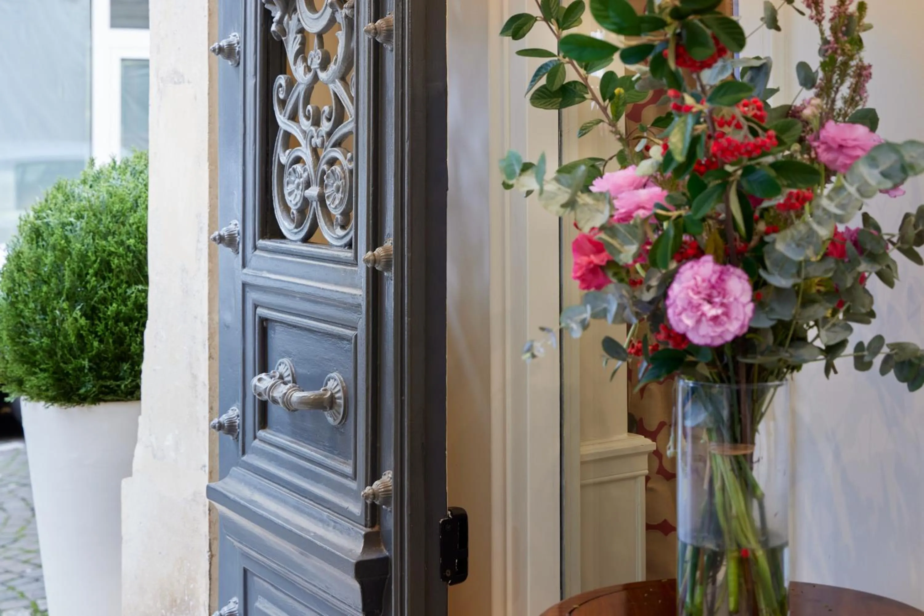 Decorative detail in Le Relais Montmartre