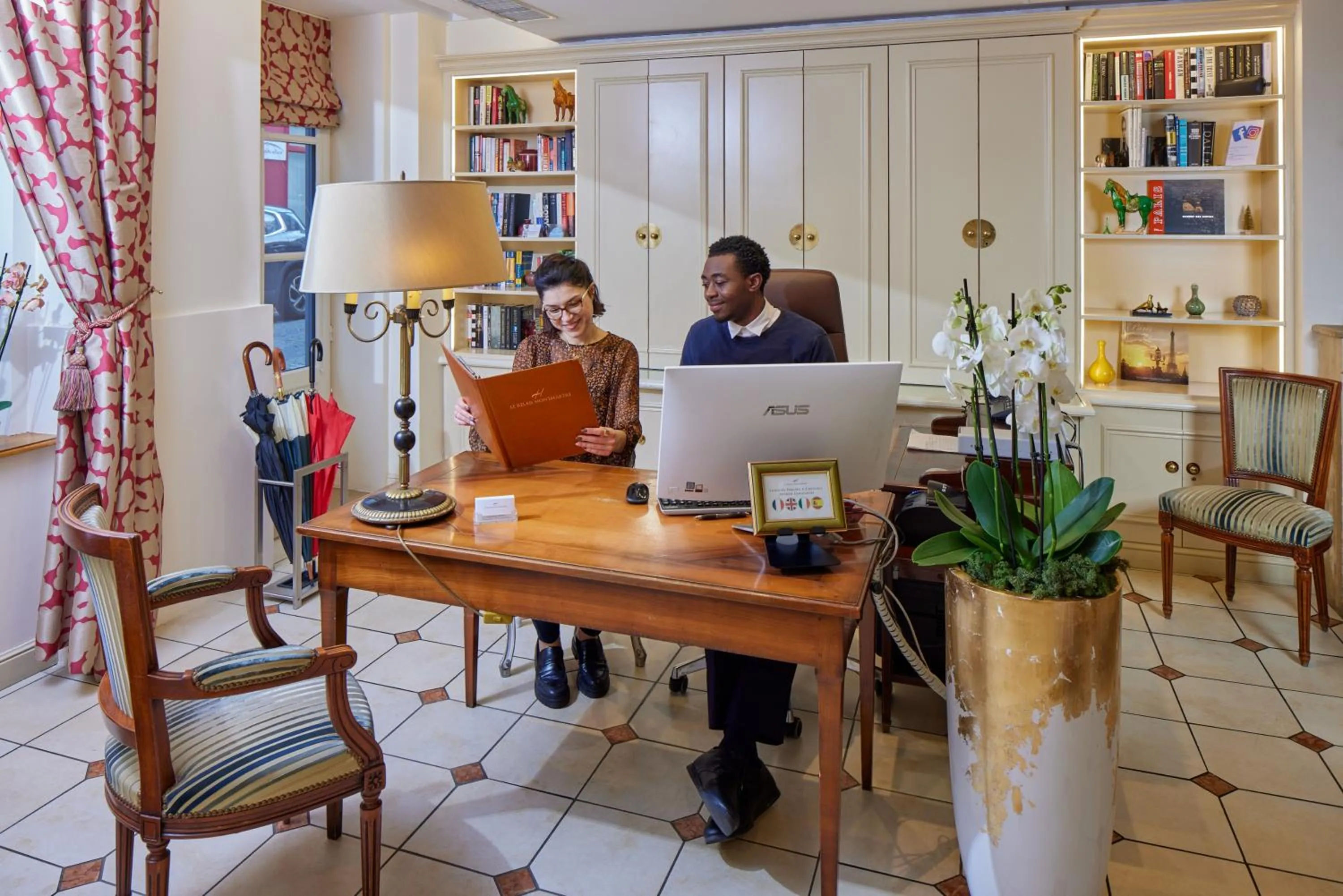 Staff in Le Relais Montmartre