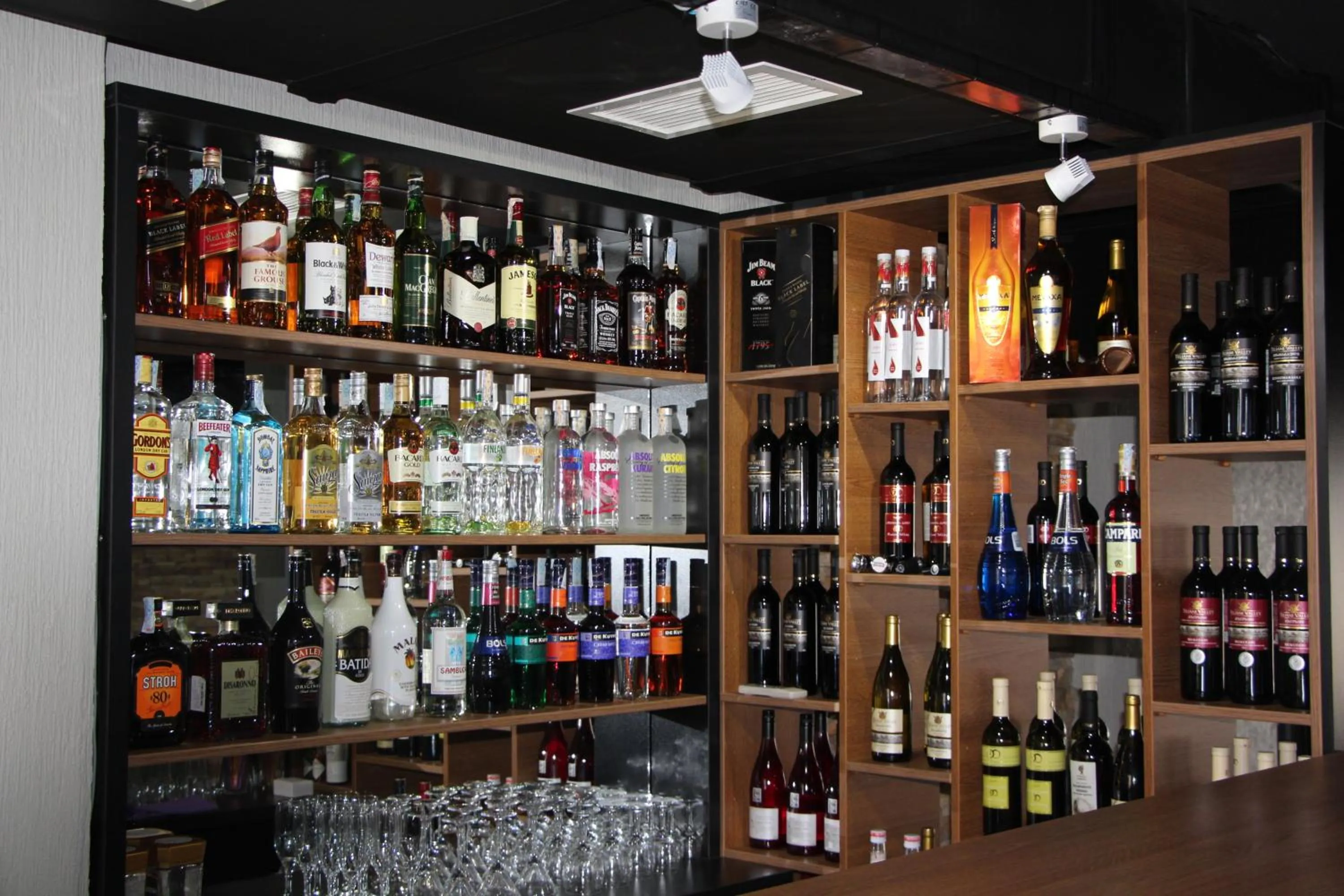 Alcoholic drinks in Legacy Hotel