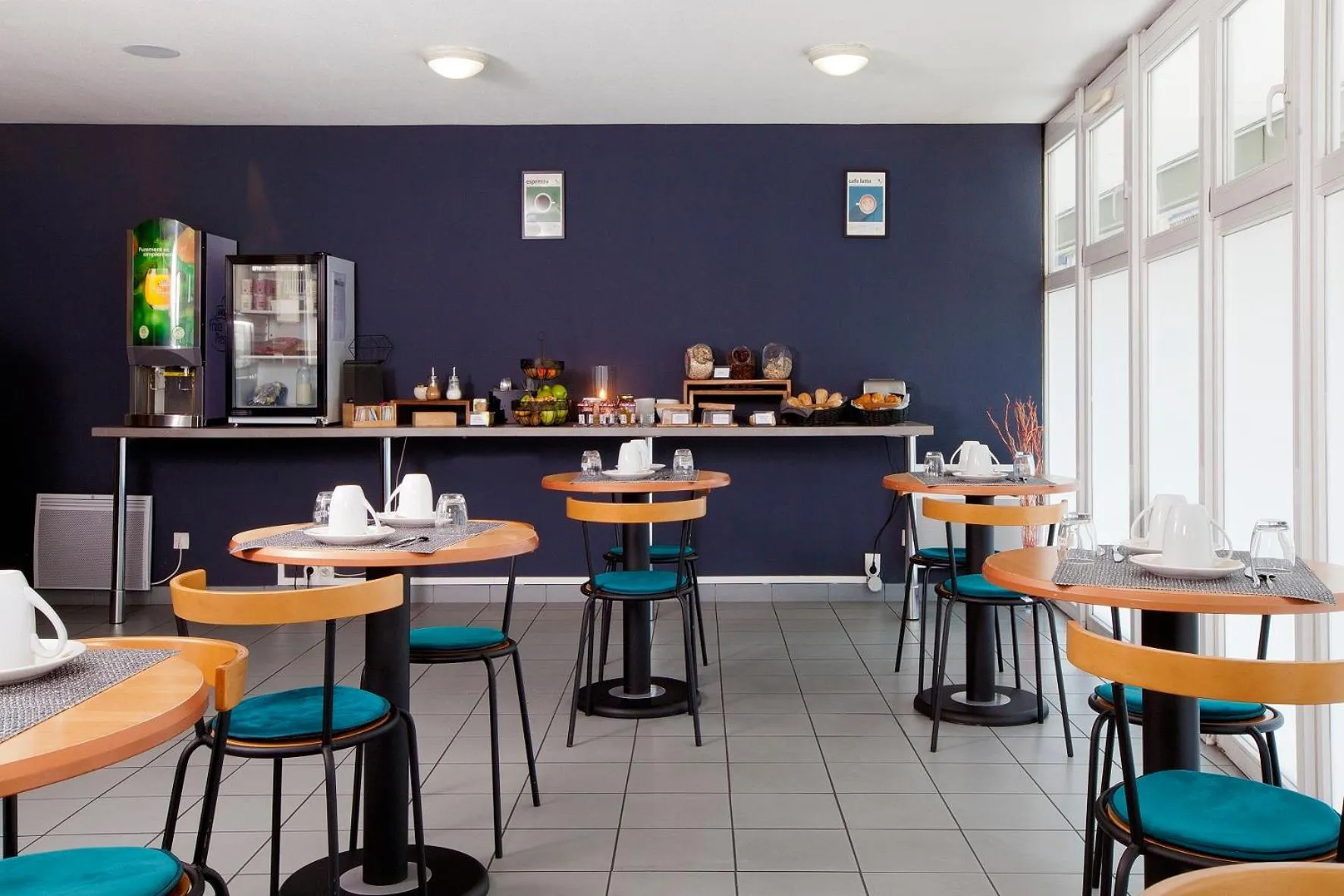 Breakfast in Séjours & Affaires Poitiers Lamartine