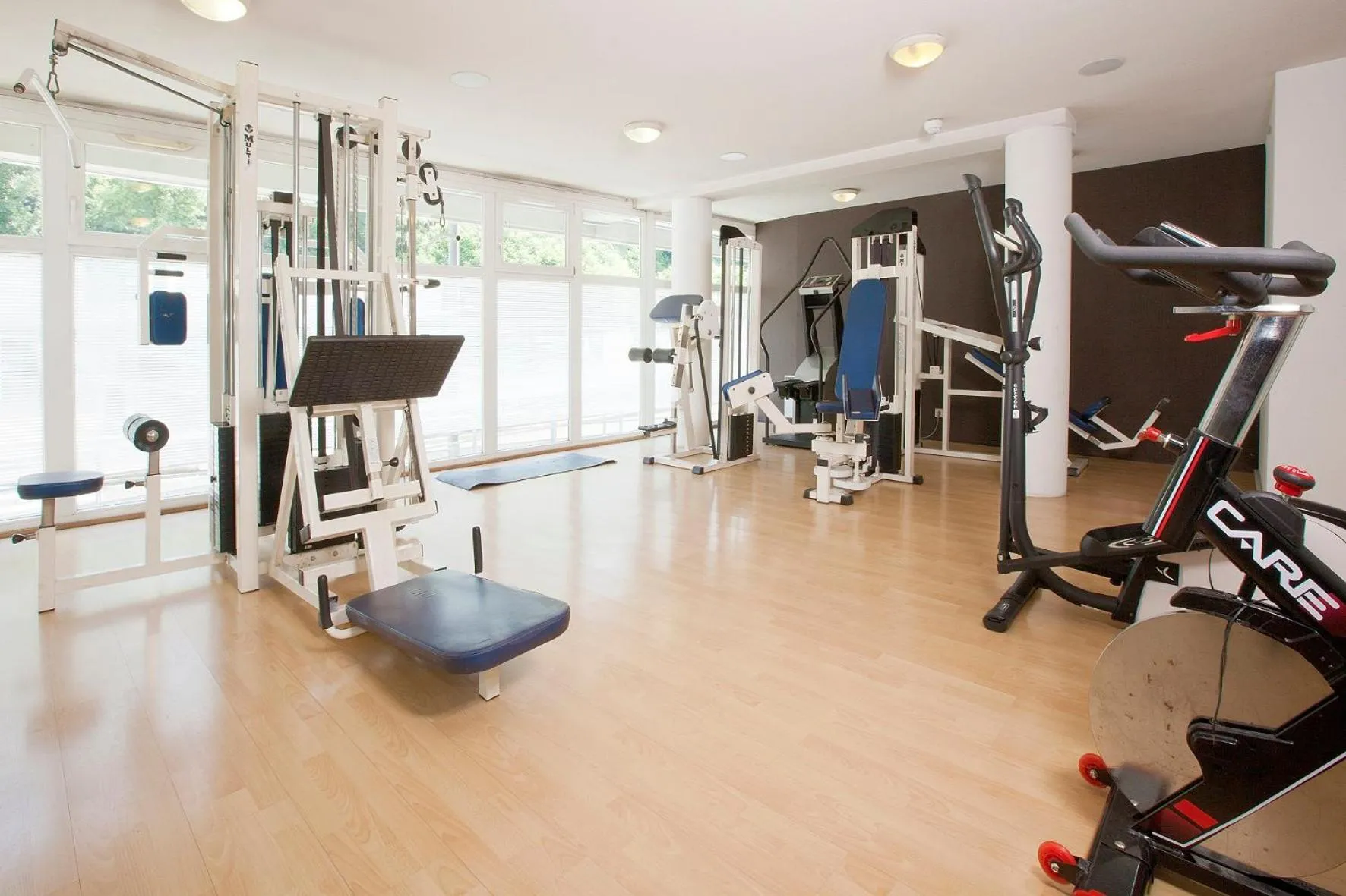 Fitness centre/facilities in Séjours & Affaires Poitiers Lamartine