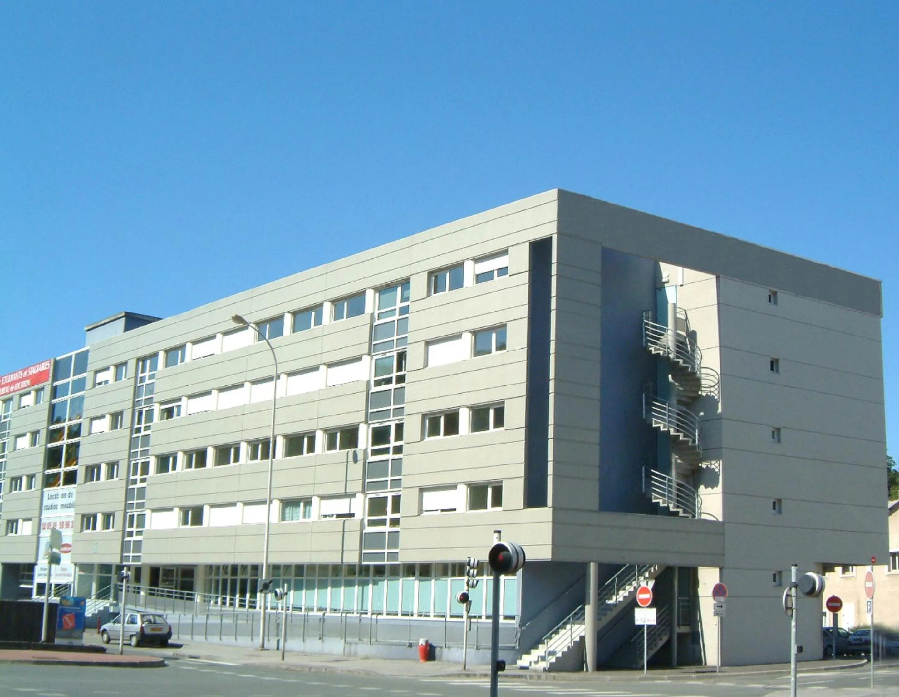 Property building in Séjours & Affaires Poitiers Lamartine