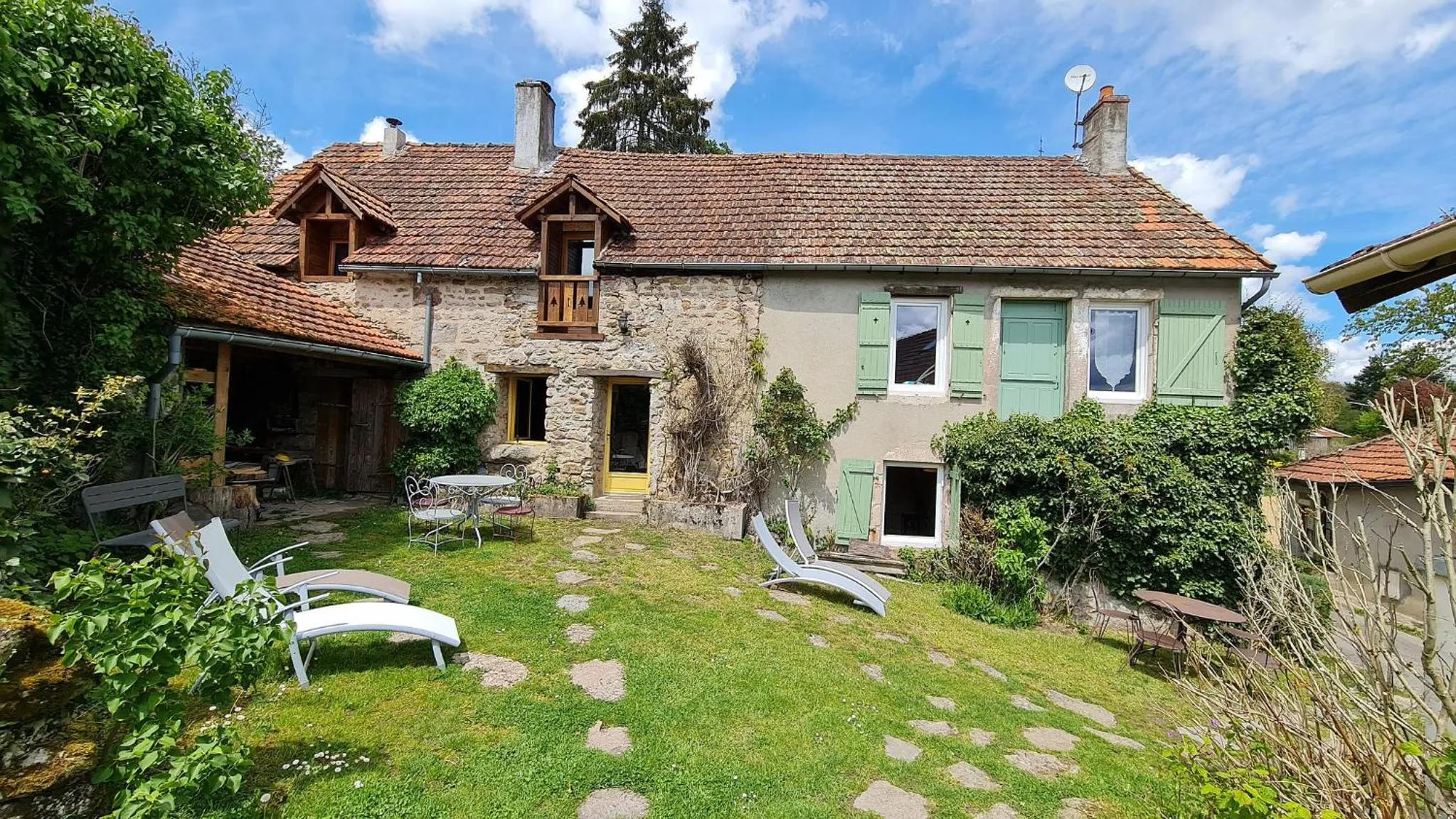 Garden in Chambres d'Hôtes Le Plessis à Broye