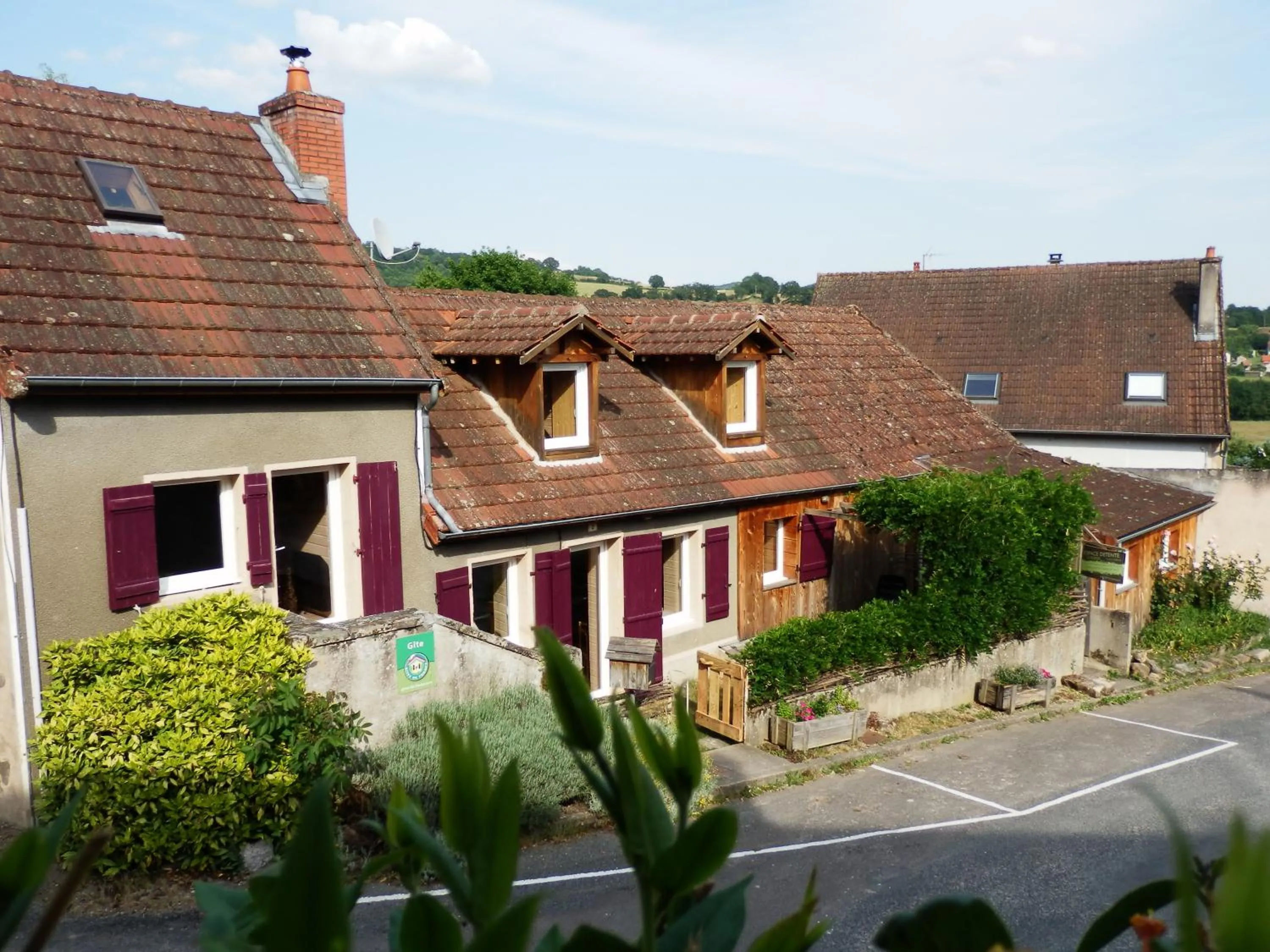 Property building in Chambres d'Hôtes Le Plessis à Broye