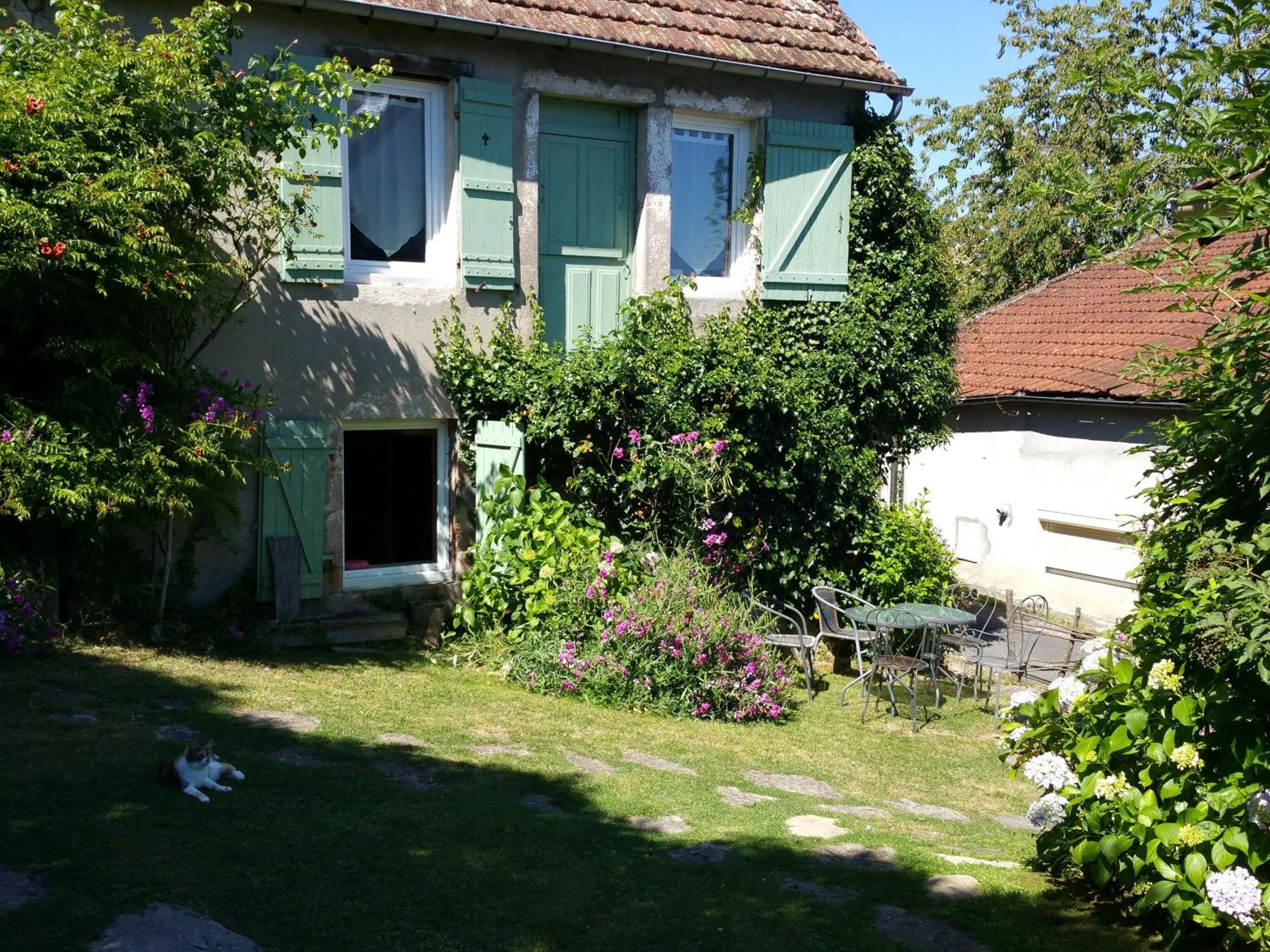 Facade/entrance in Chambres d'Hôtes Le Plessis à Broye
