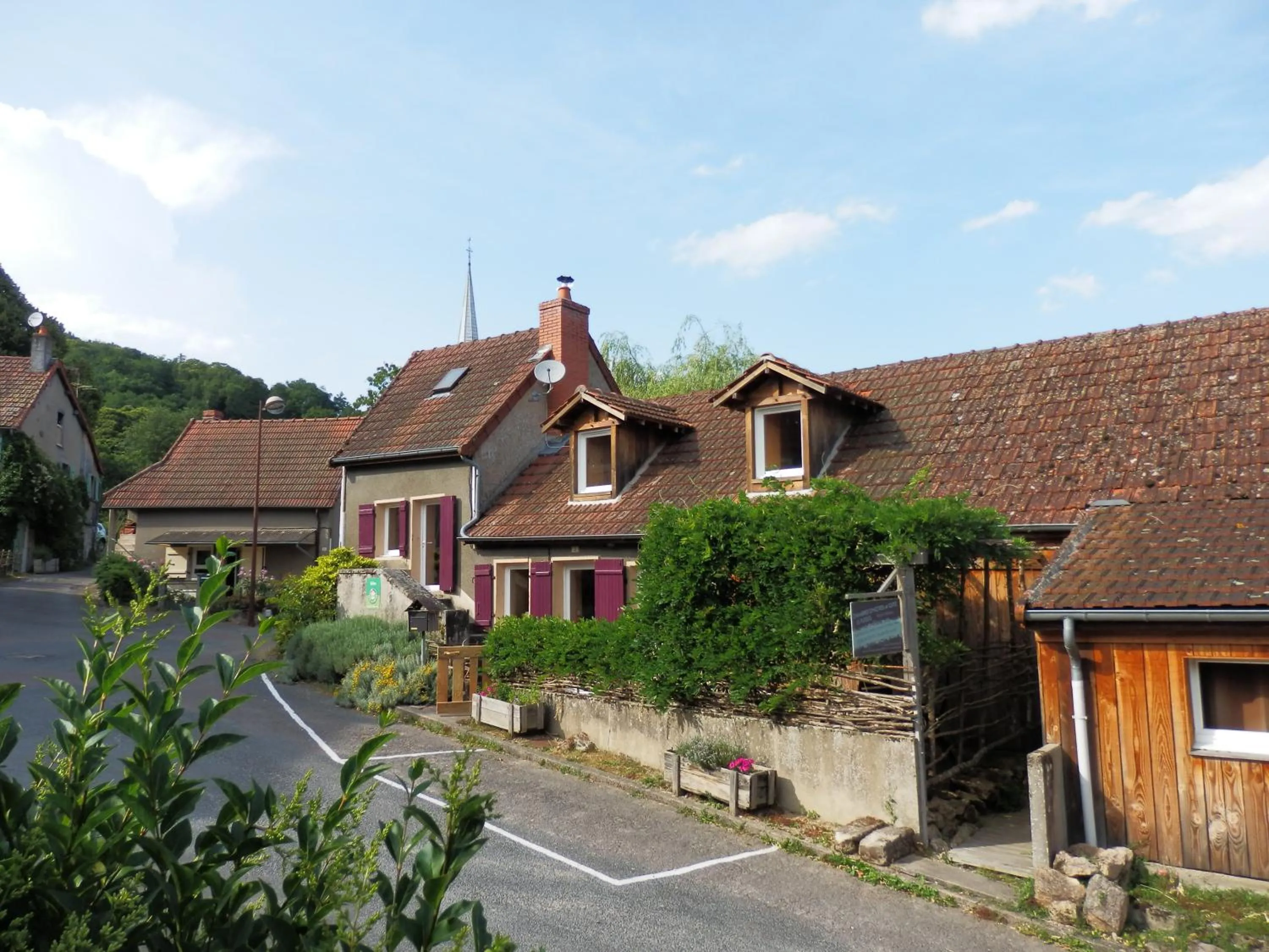 Property building in Chambres d'Hôtes Le Plessis à Broye