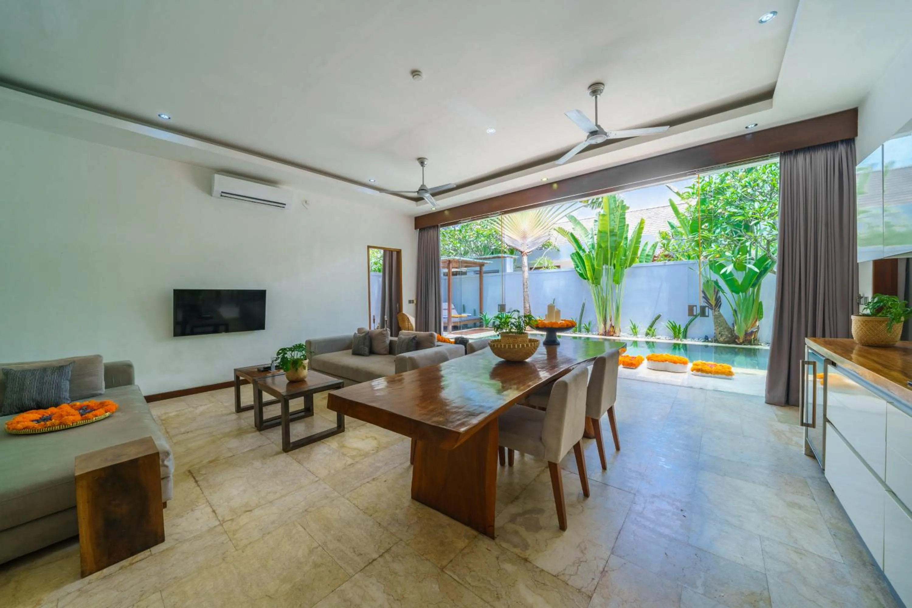 Communal lounge/ TV room in Anema Villa Seminyak