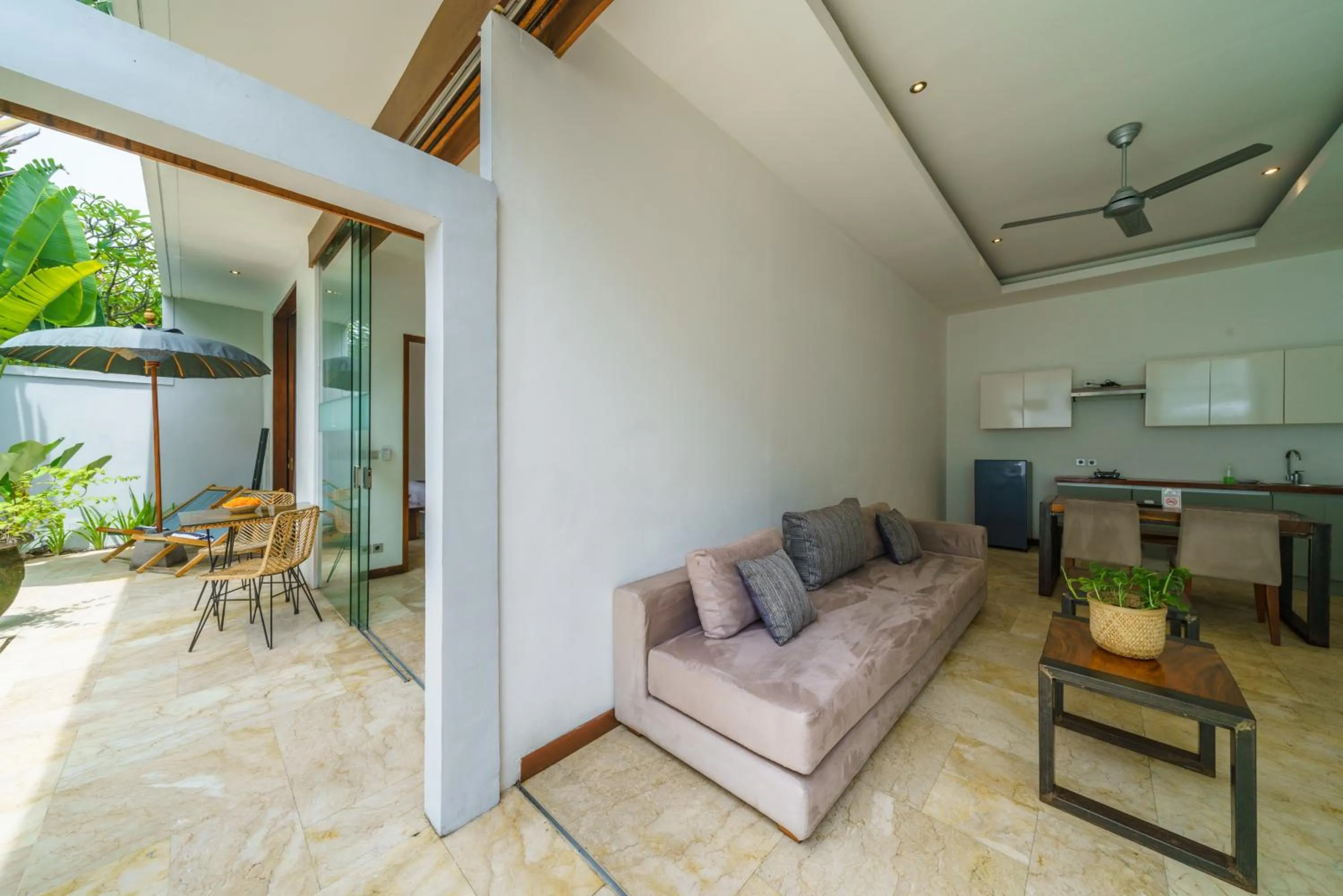 Kitchen or kitchenette in Anema Villa Seminyak