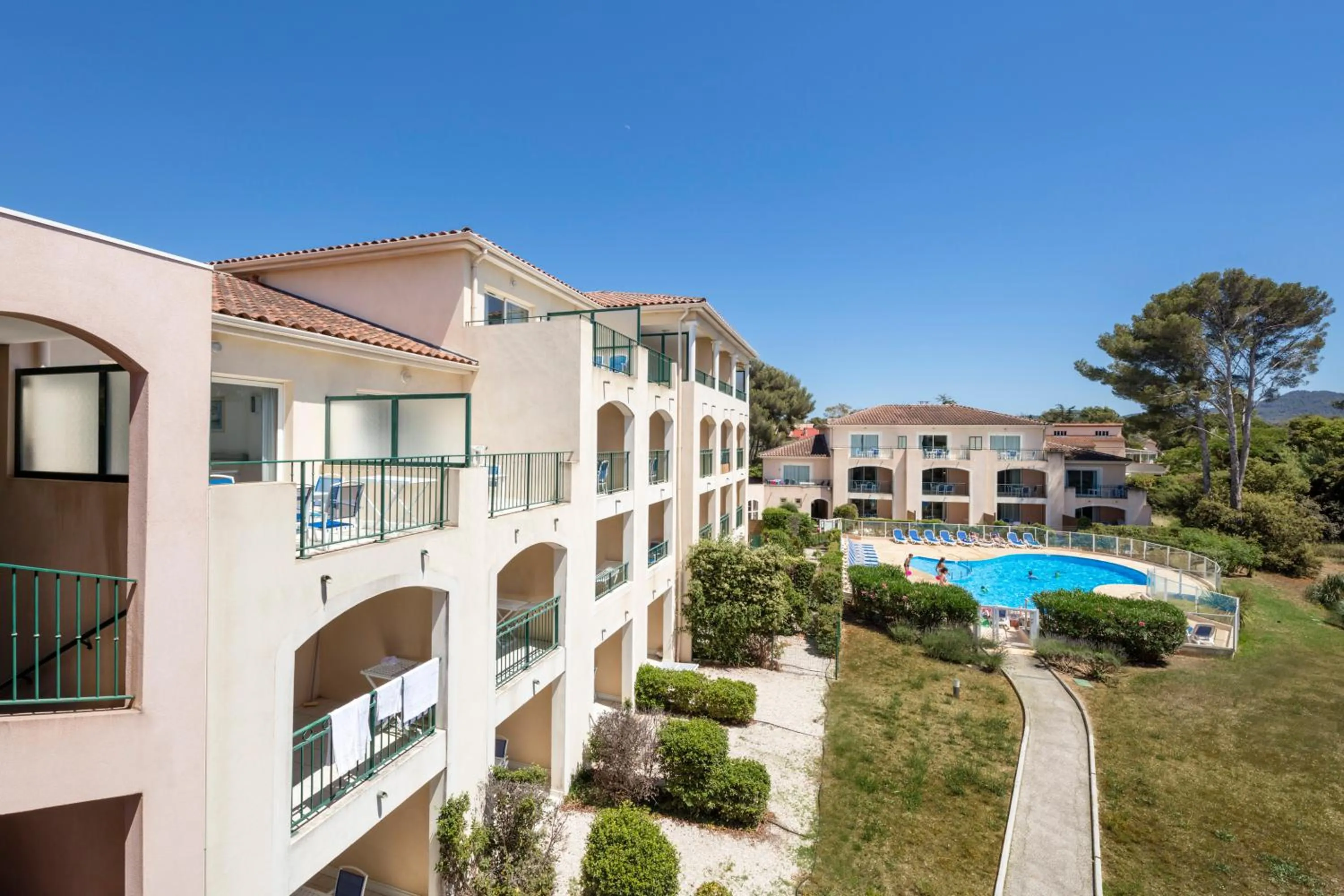 Property building in Garden & City Six-Fours-les-Plages