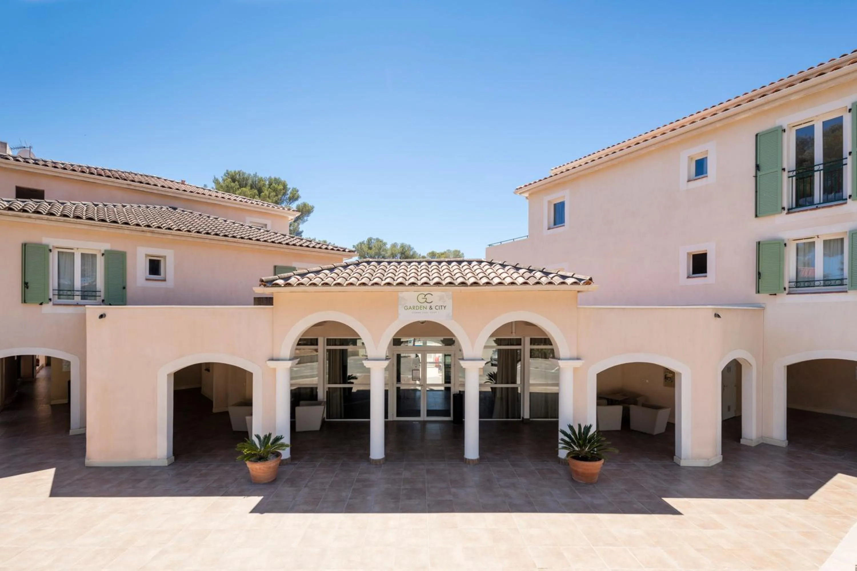 Lobby or reception in Garden & City Six-Fours-les-Plages