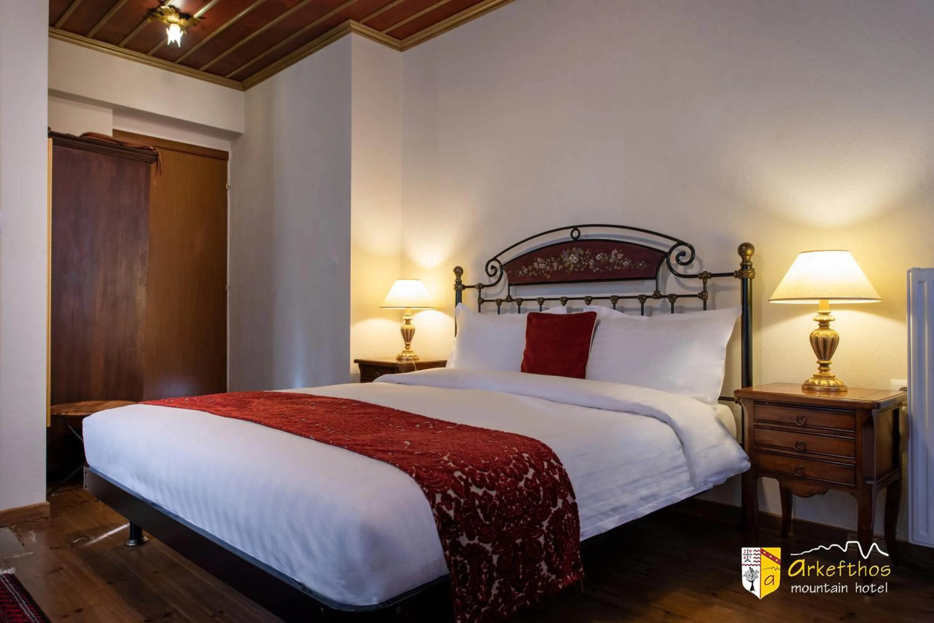 Bed in Arkefthos Mountain Hotel