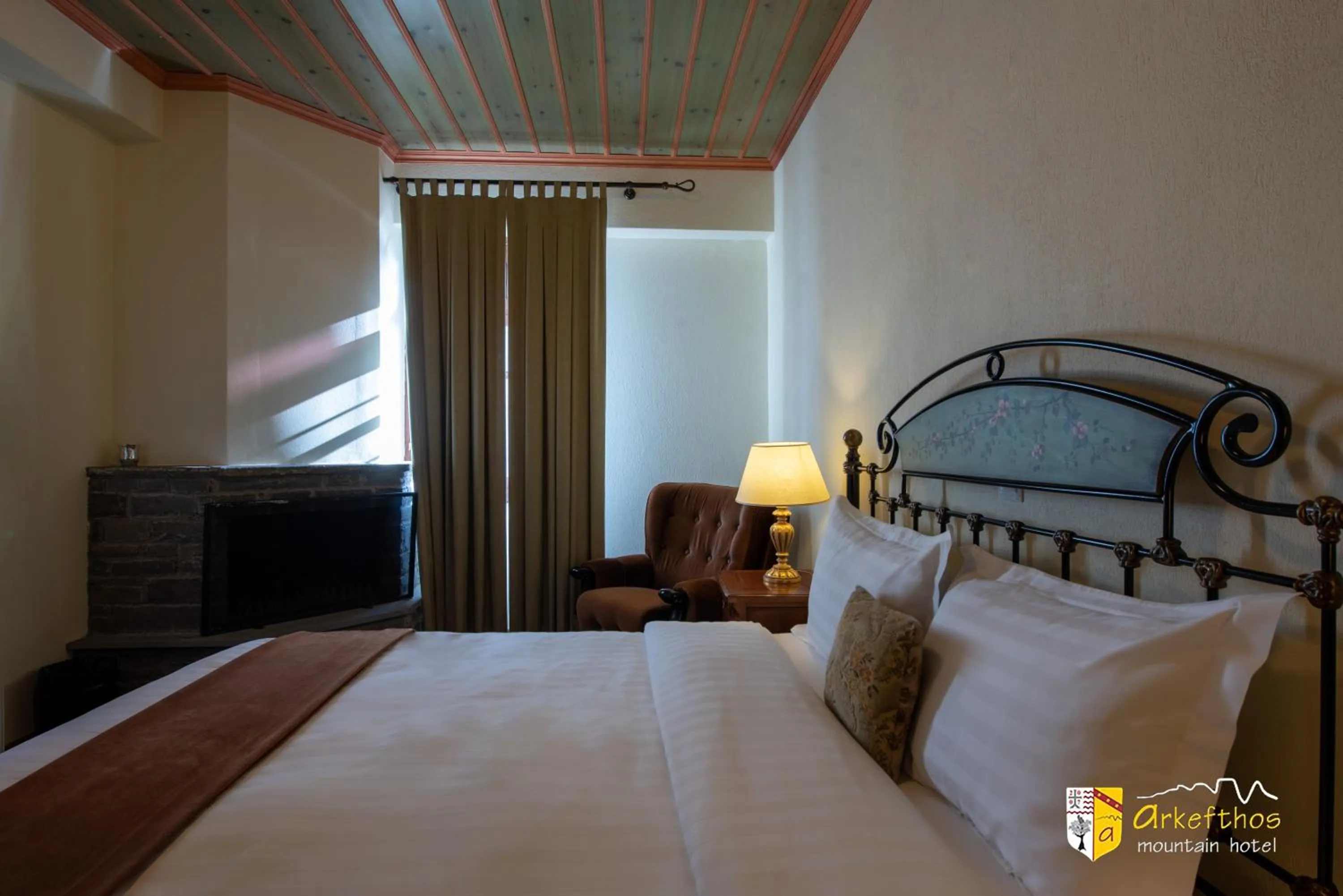 Bed in Arkefthos Mountain Hotel