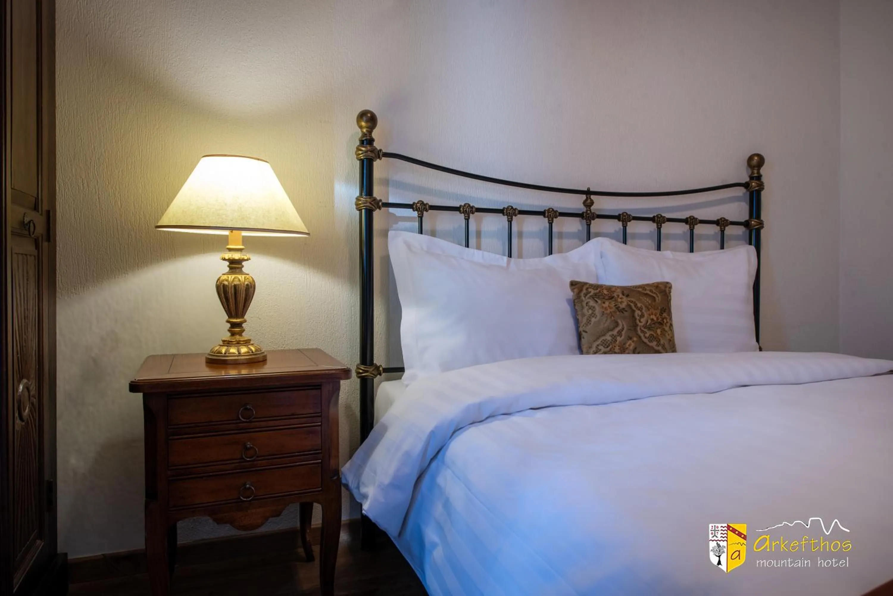 Bed in Arkefthos Mountain Hotel