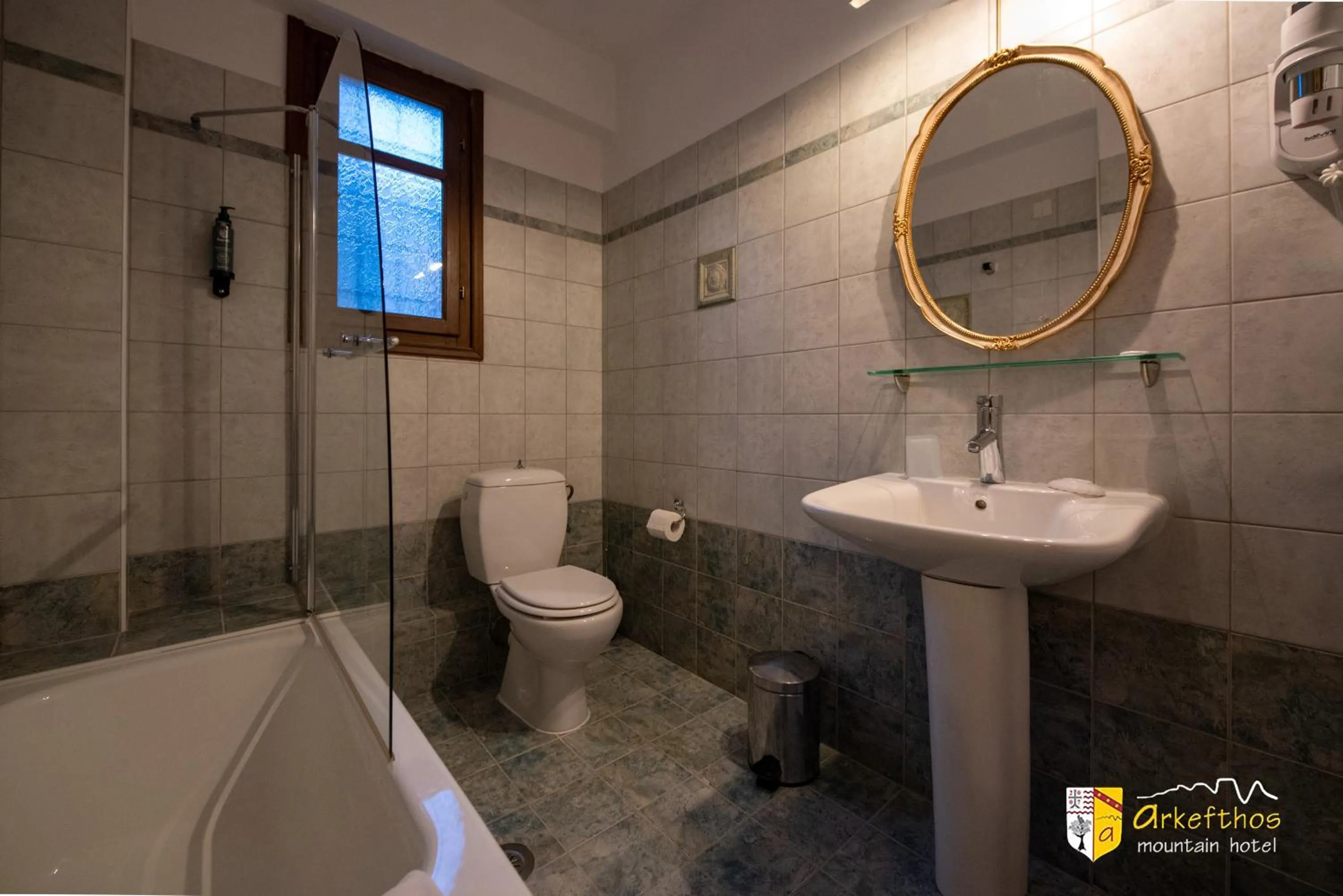 Bathroom in Arkefthos Mountain Hotel