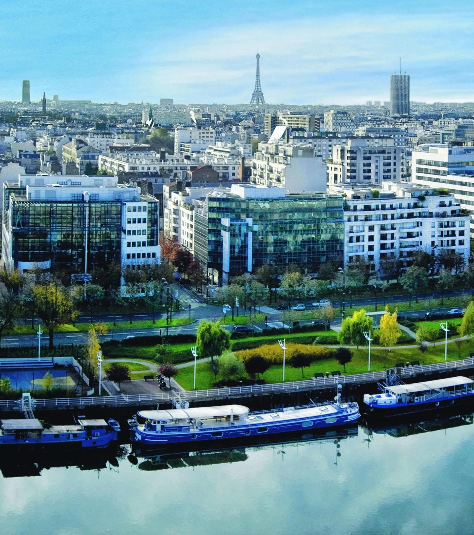 Garden in ibis Levallois Perret