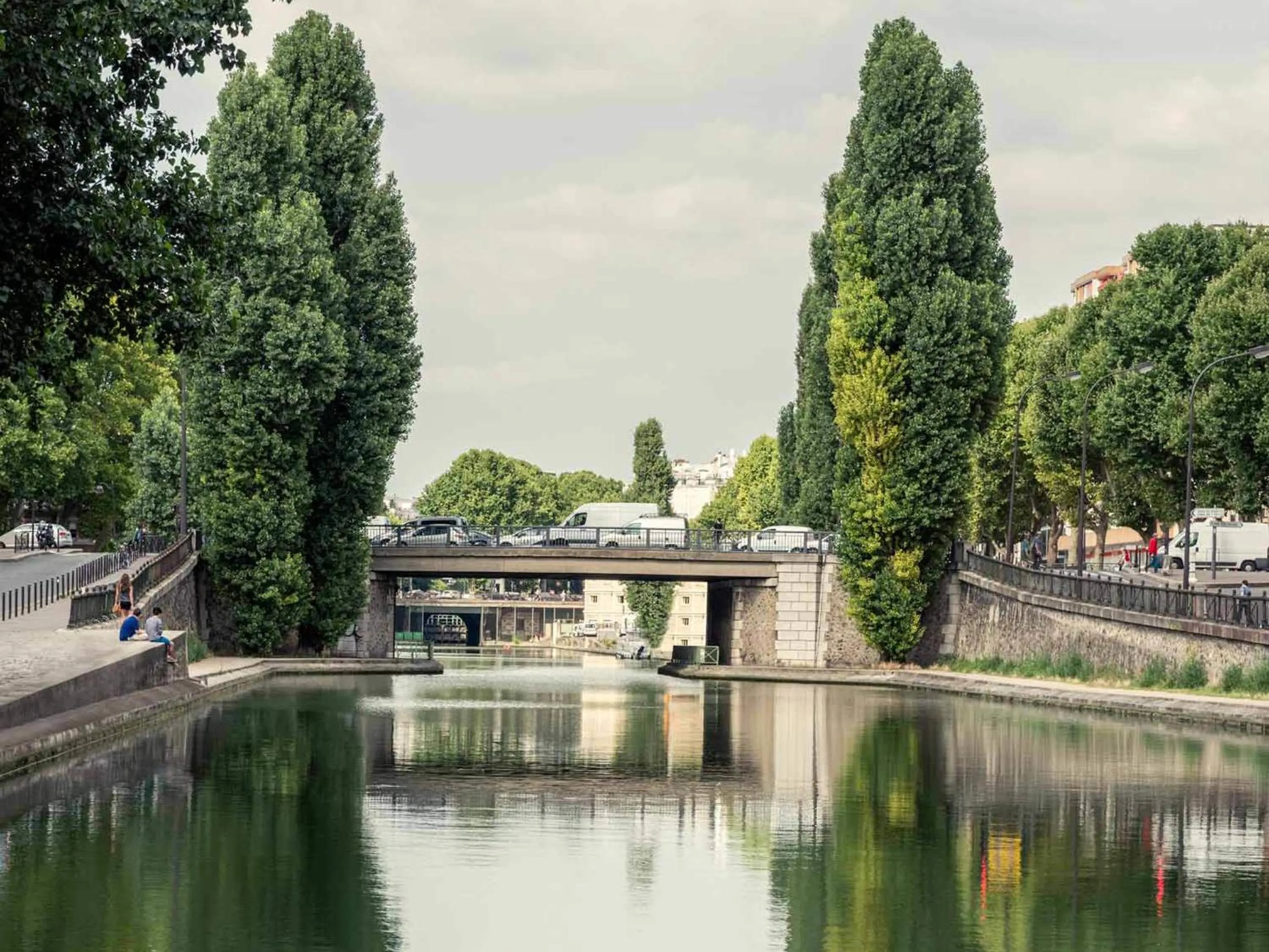 Lounge or bar in ibis Levallois Perret