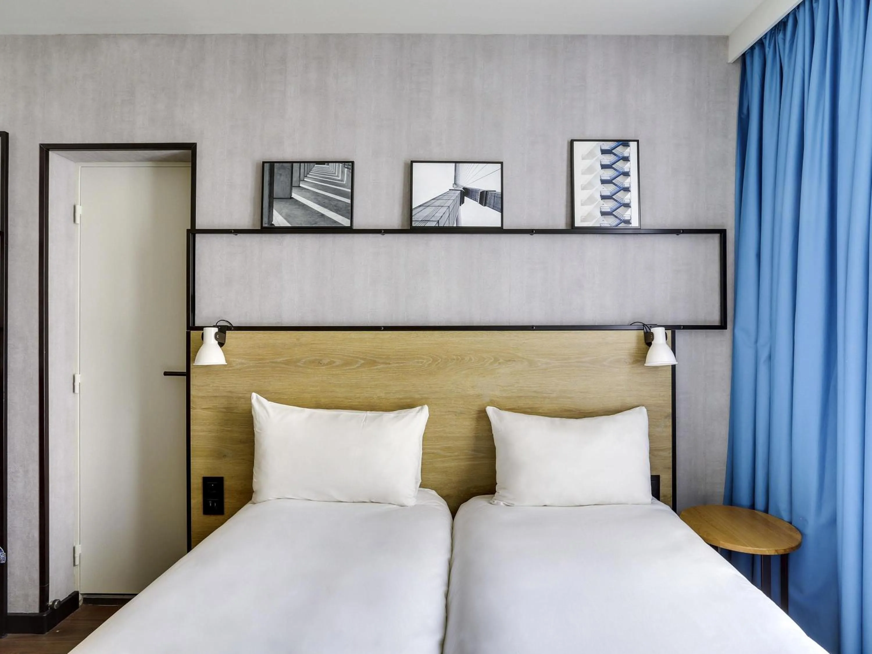 Bedroom, Bed in ibis Levallois Perret